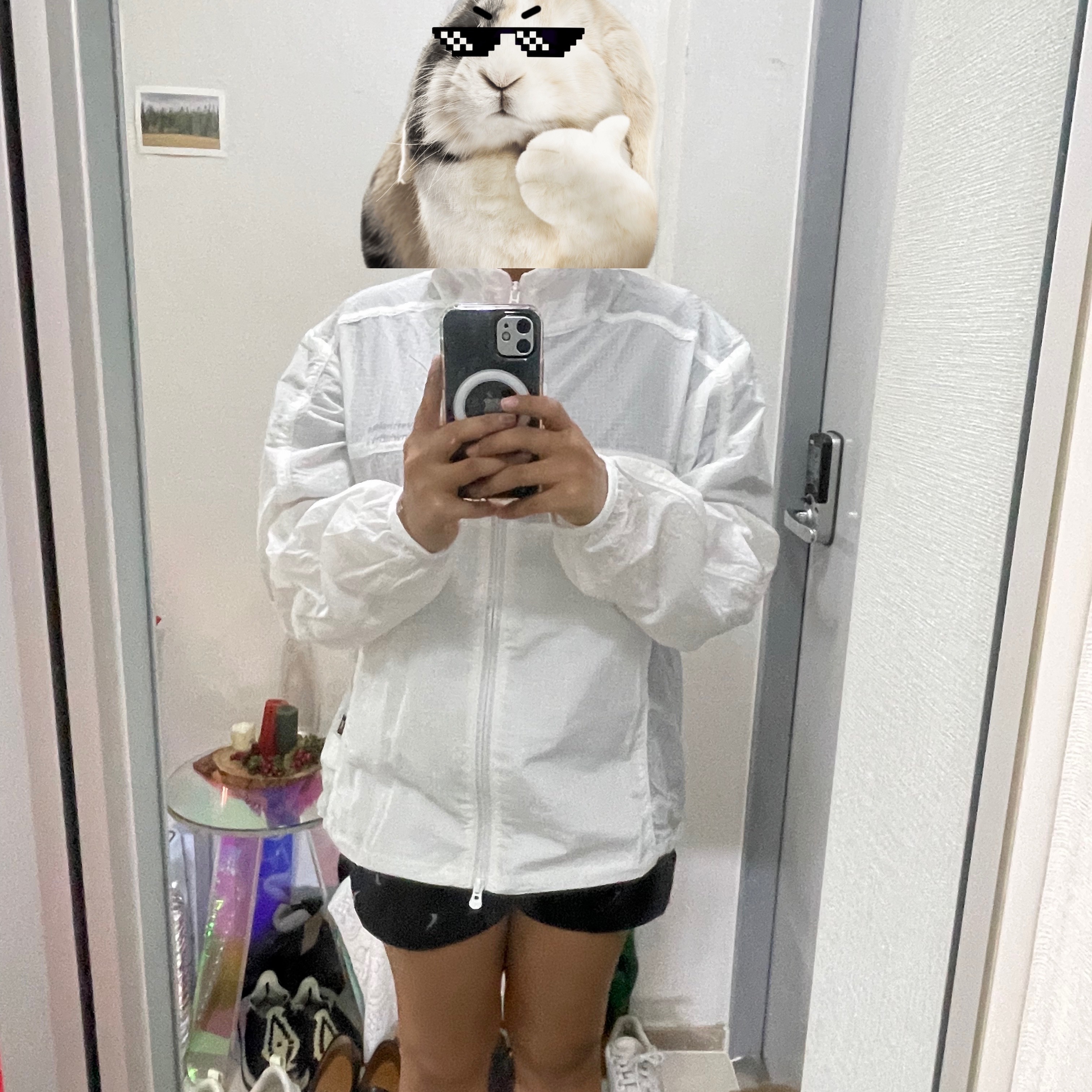[KREAM 단독] runwhither Windbreaker Jacket V2 White 착용 스타일 - 1