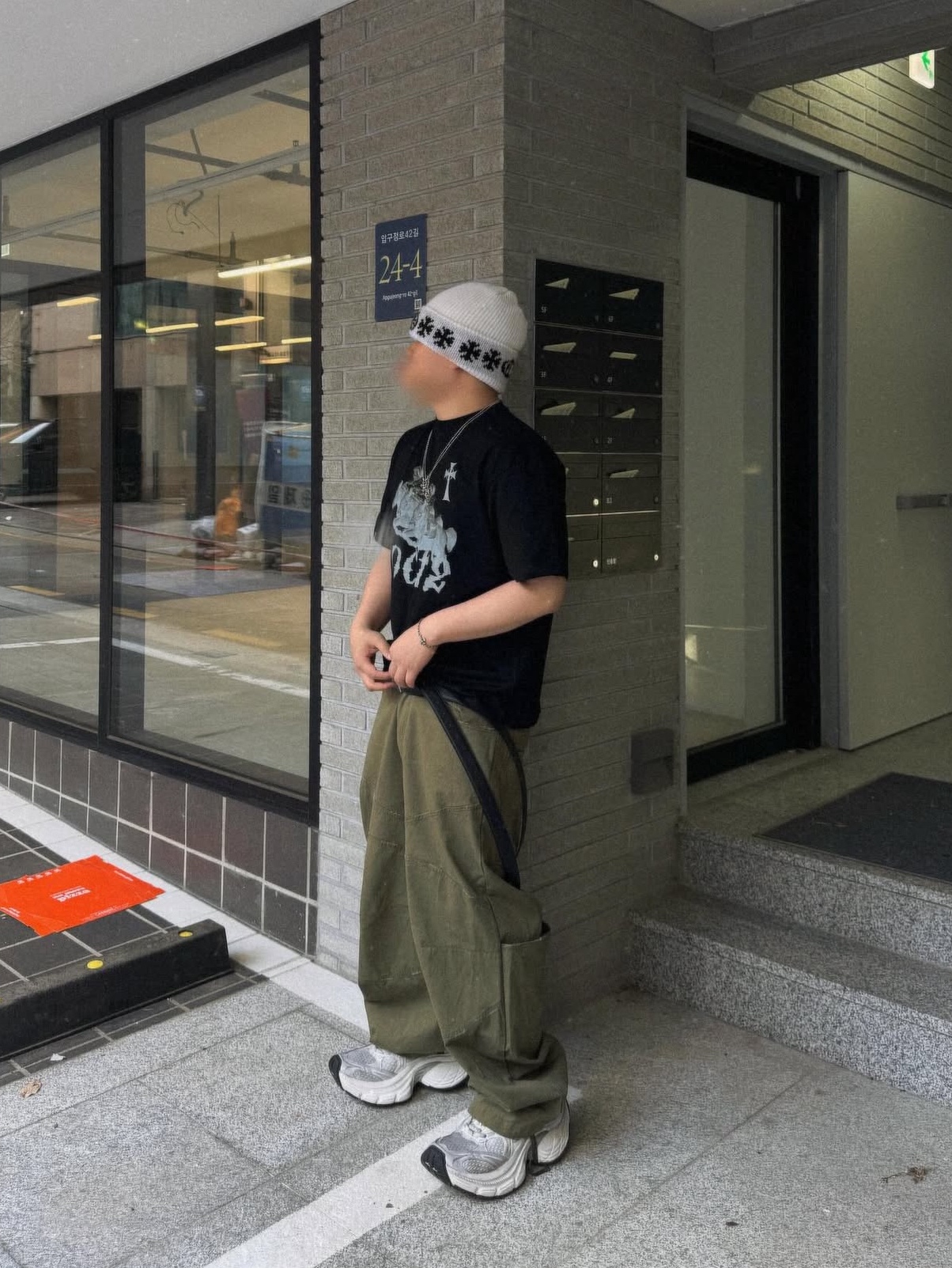 Balenciaga 10XL Sneakers White Grey Silver Black 착용 스타일