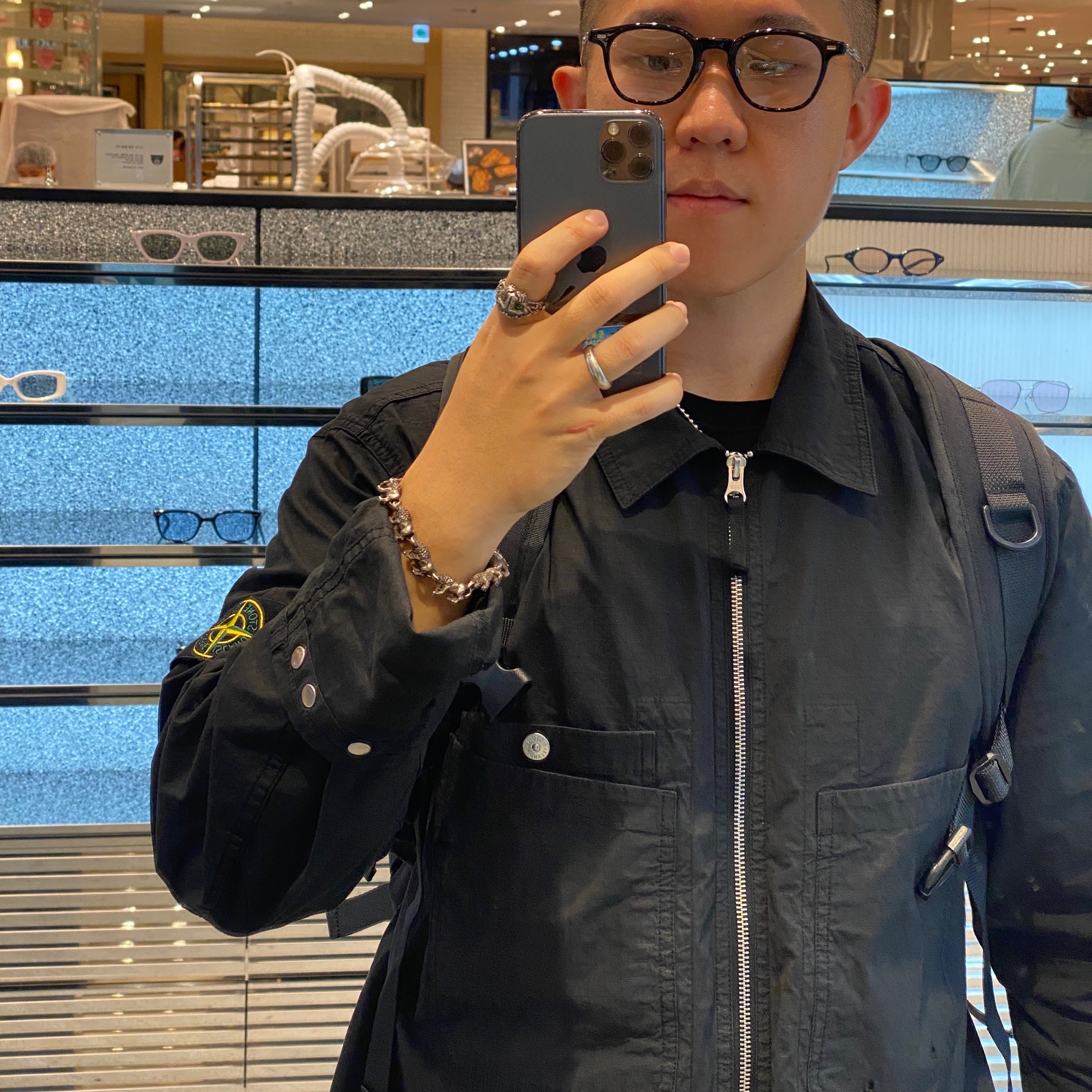 Stone Island 1200012 Mil-Spec Stretch Ripstop-TC Overshirt with Chest Pockets and Two-Way Zip Black - 25SS 착용 스타일