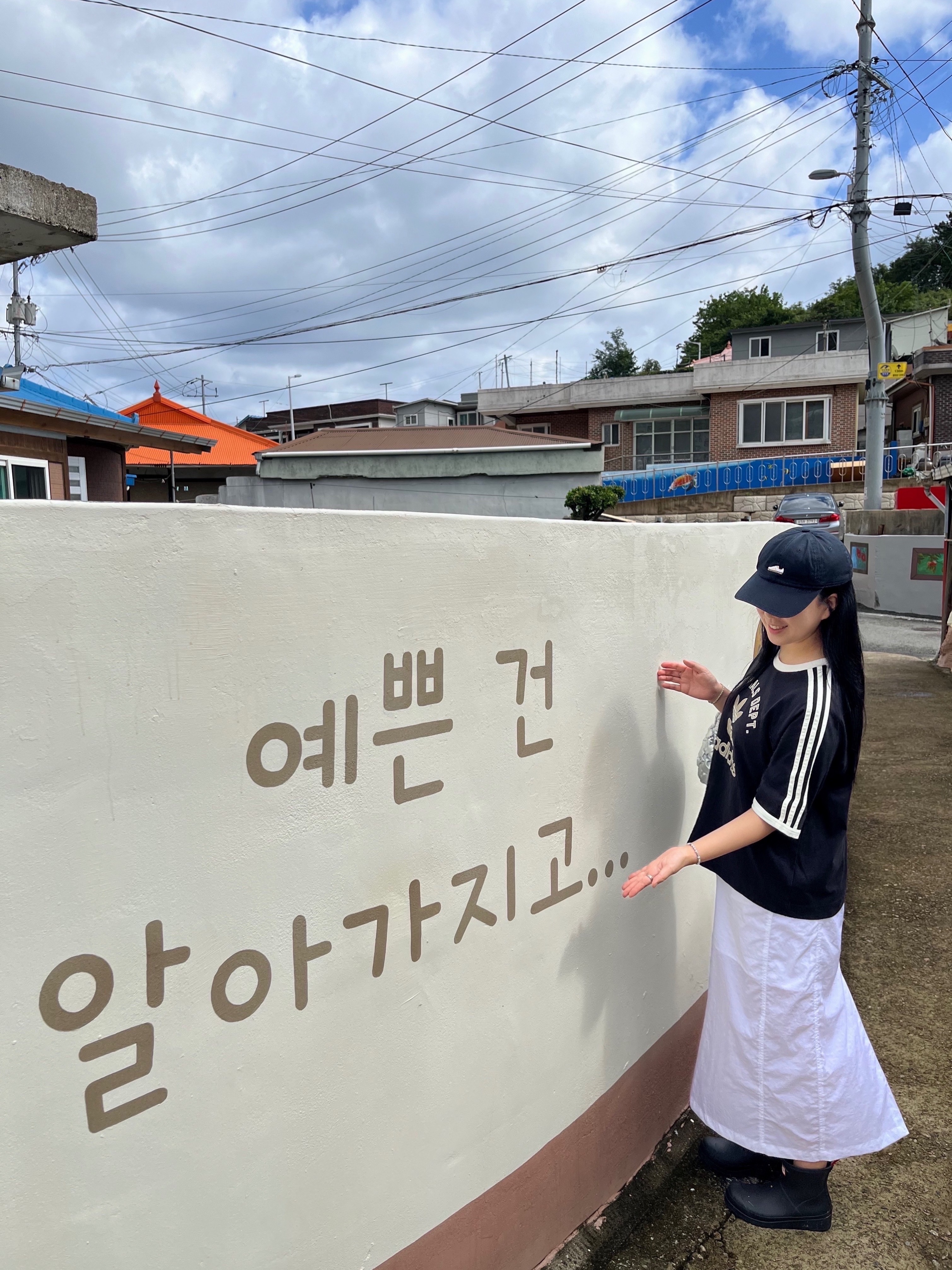 (W) Hunter Play Short Rain Boots Black, COS Quilted Micro Bag Silver 착용 스타일