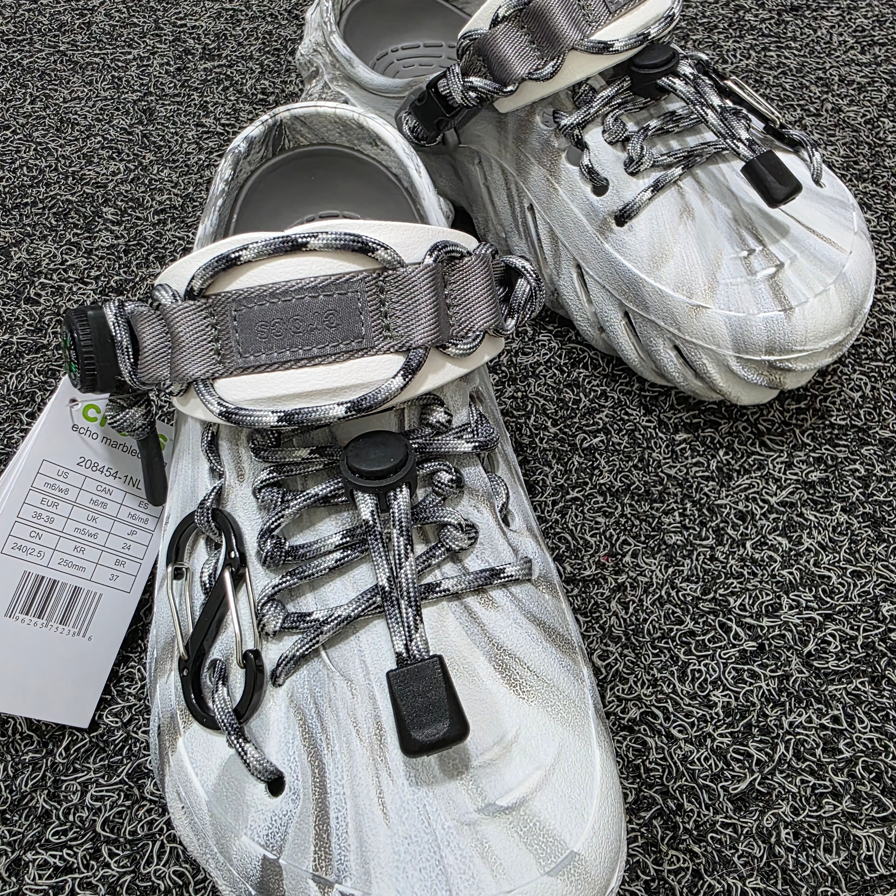 Crocs Echo Marbled Clog Moonlight Multi 착용 스타일 - 2