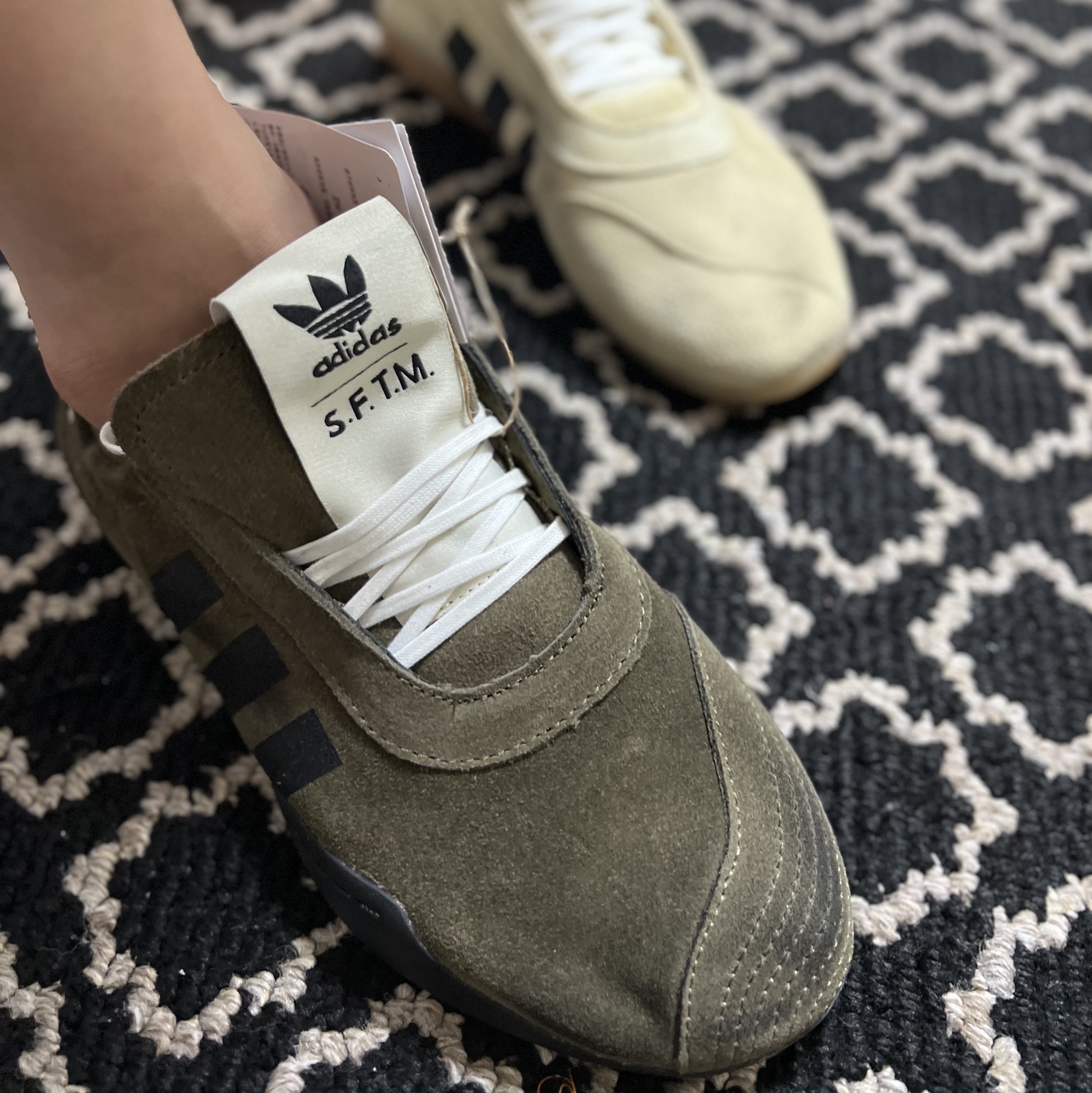(W) Adidas x Song for the Mute Taekwondo Mei Olive Core Black, (W) Adidas x Song for the Mute Taekwondo Mei Cream White Core Black 착용 스타일 - 2