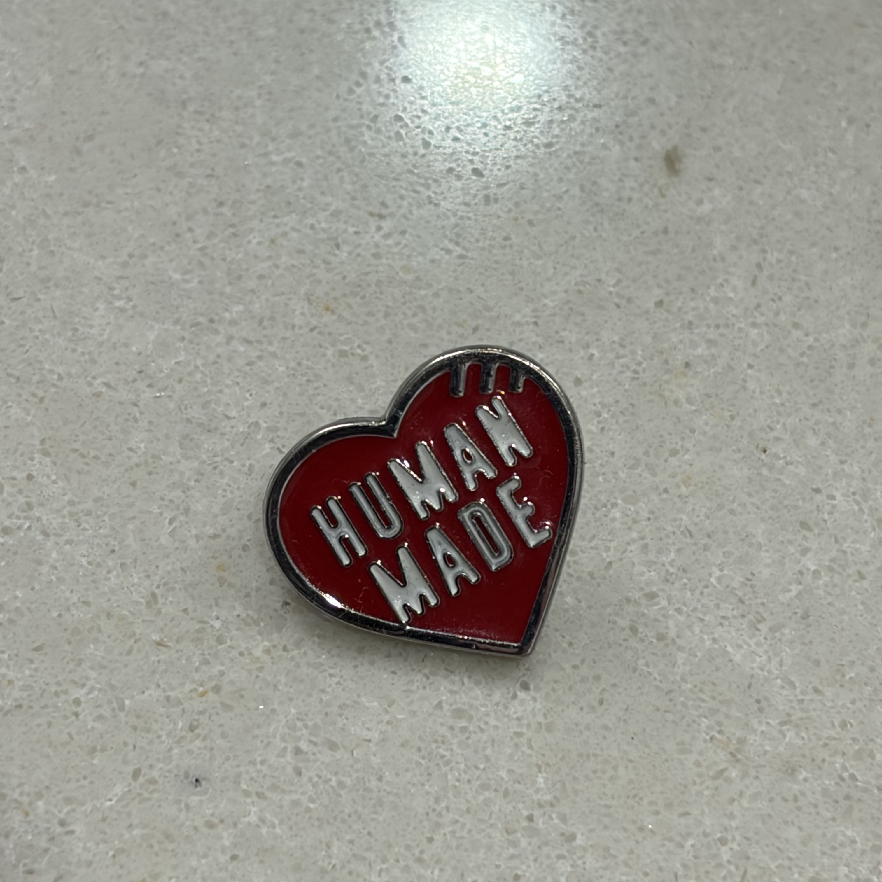 Human Made Heart Pin Red 착용 스타일