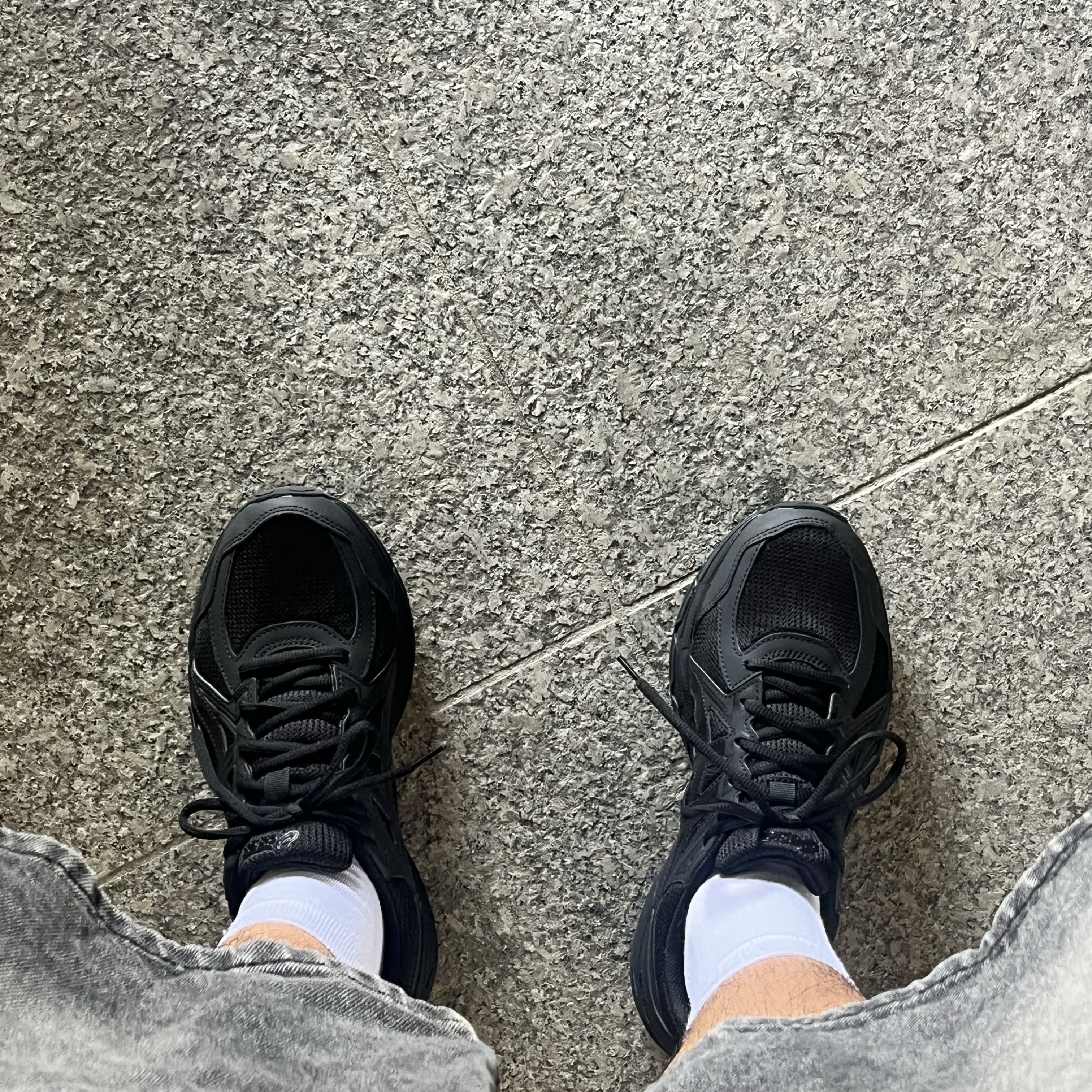 Asics Jog 100 T Black - 4E Extra Wide 착용 스타일 - 1
