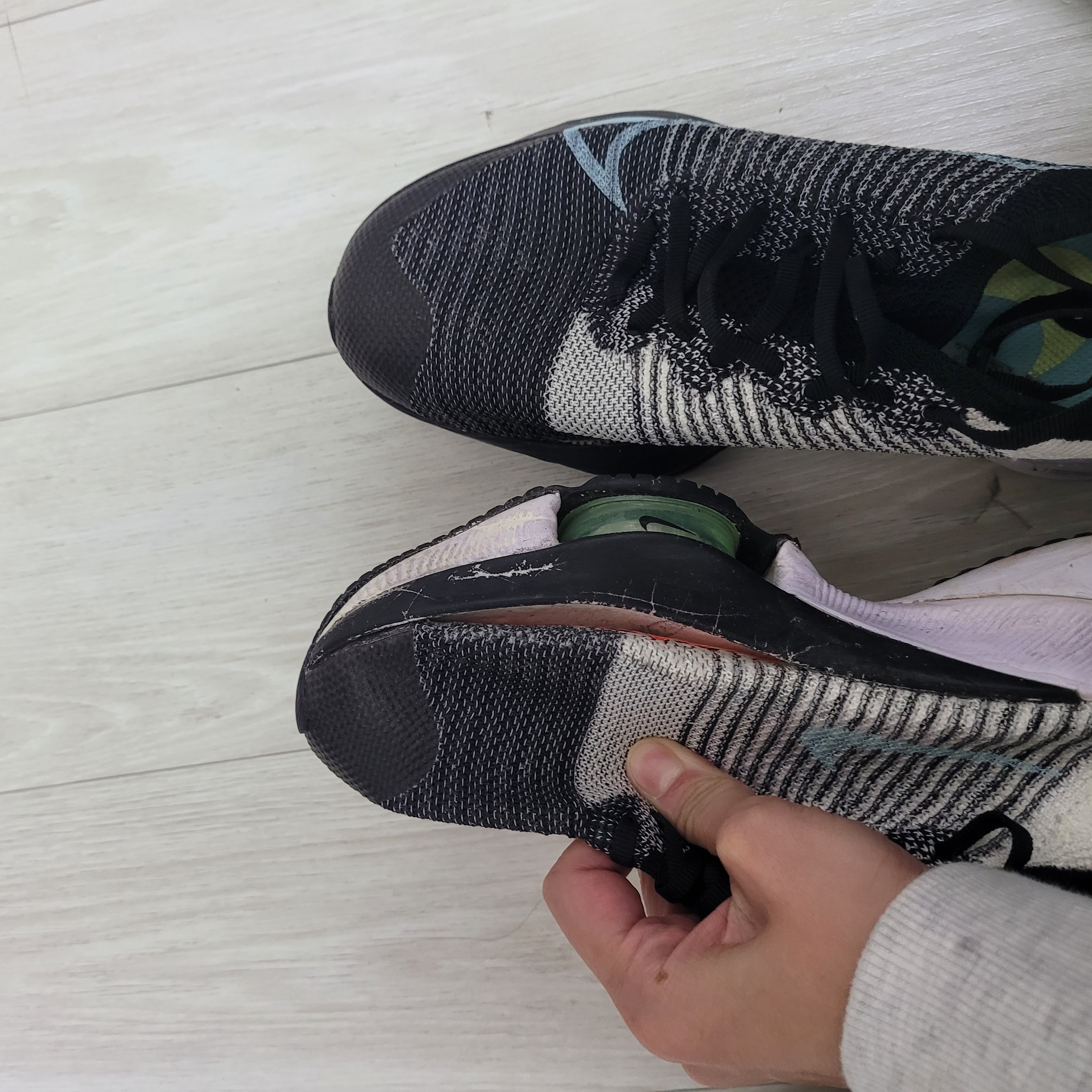 (W) Nike Air Zoom Tempo Next% Flyknit Black Glacier Ice 착용 스타일 - 2