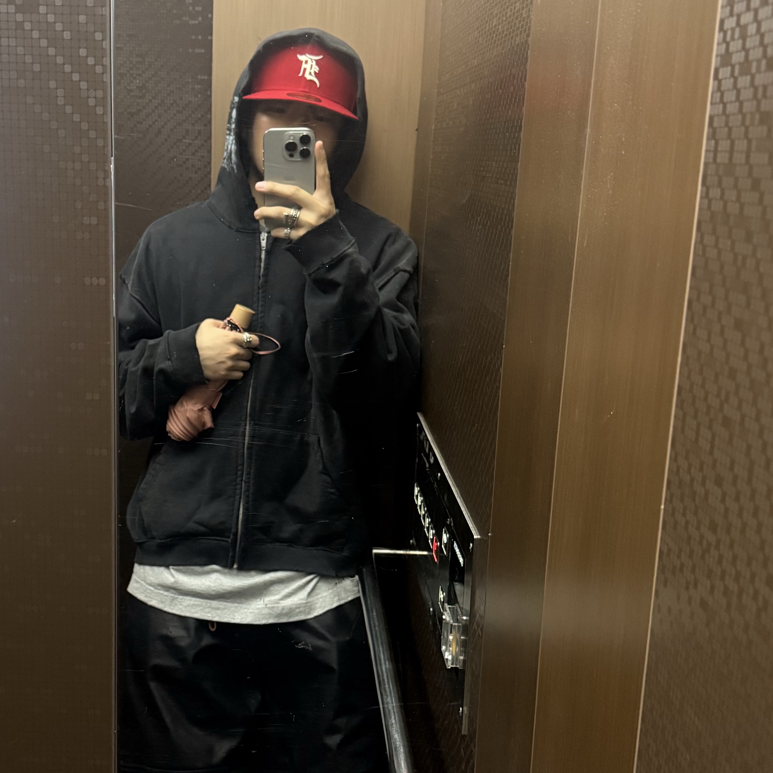 New Era x Fear of God 59FIFTY Cincinnati Reds Fitted Cap Red 착용 스타일