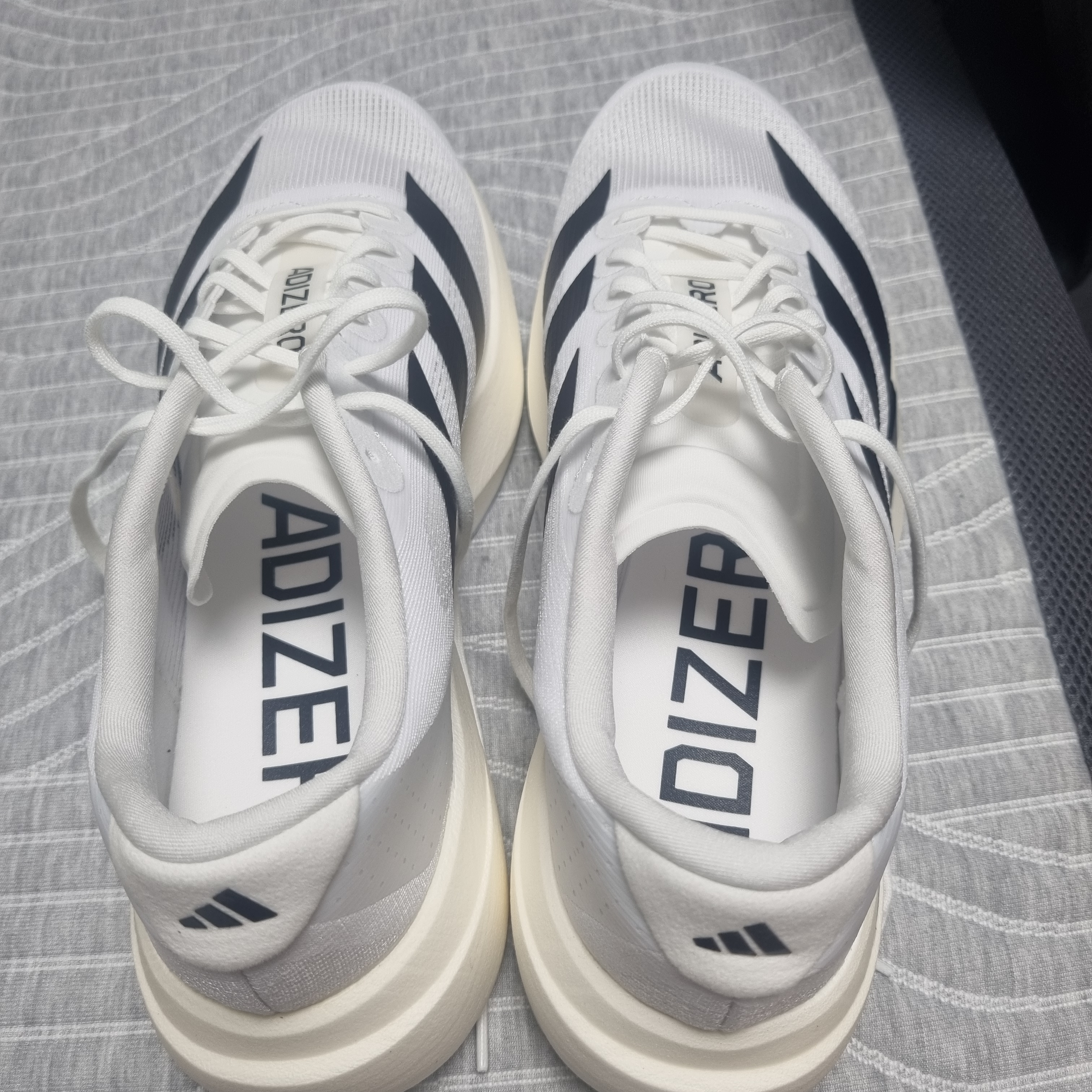 Adidas Adizero EVO SL Cloud White Core Black 착용 스타일
