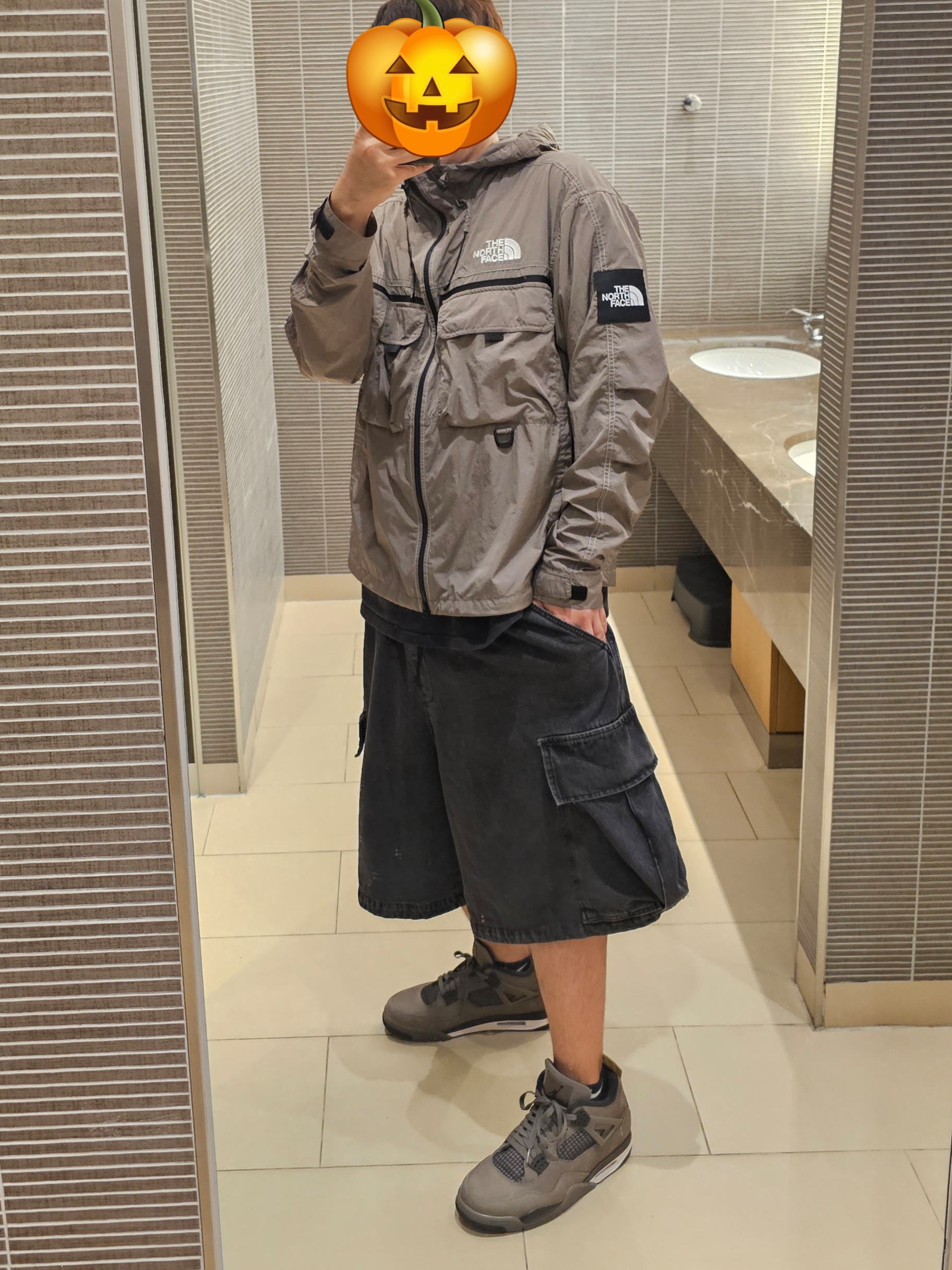 The North Face Sheldon Jacket Beige Brown - 25SS, Jordan 4 Retro Cave Stone and Black 착용 스타일 - 1