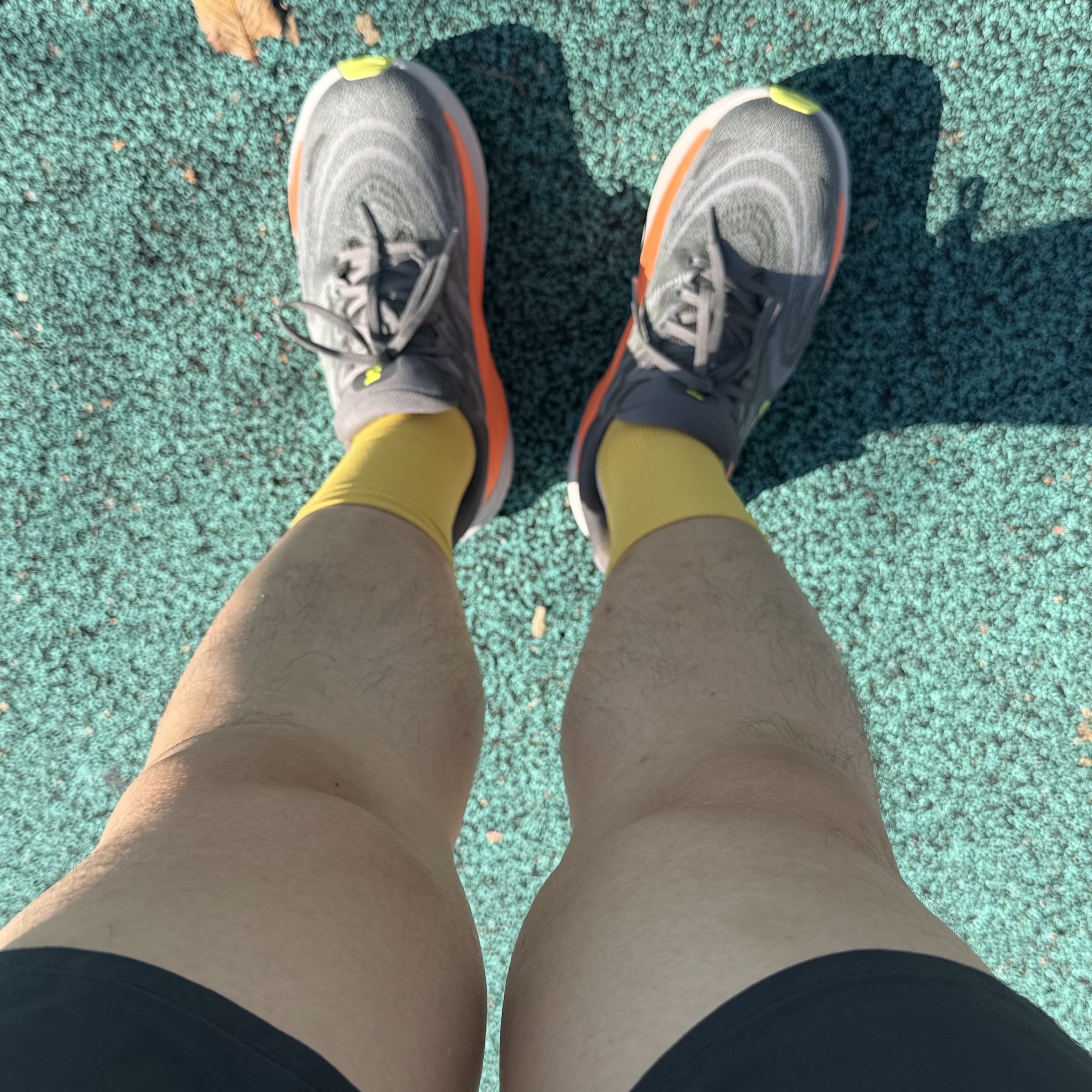 Hoka Arahi 8 Asphalt Gravel 착용 스타일