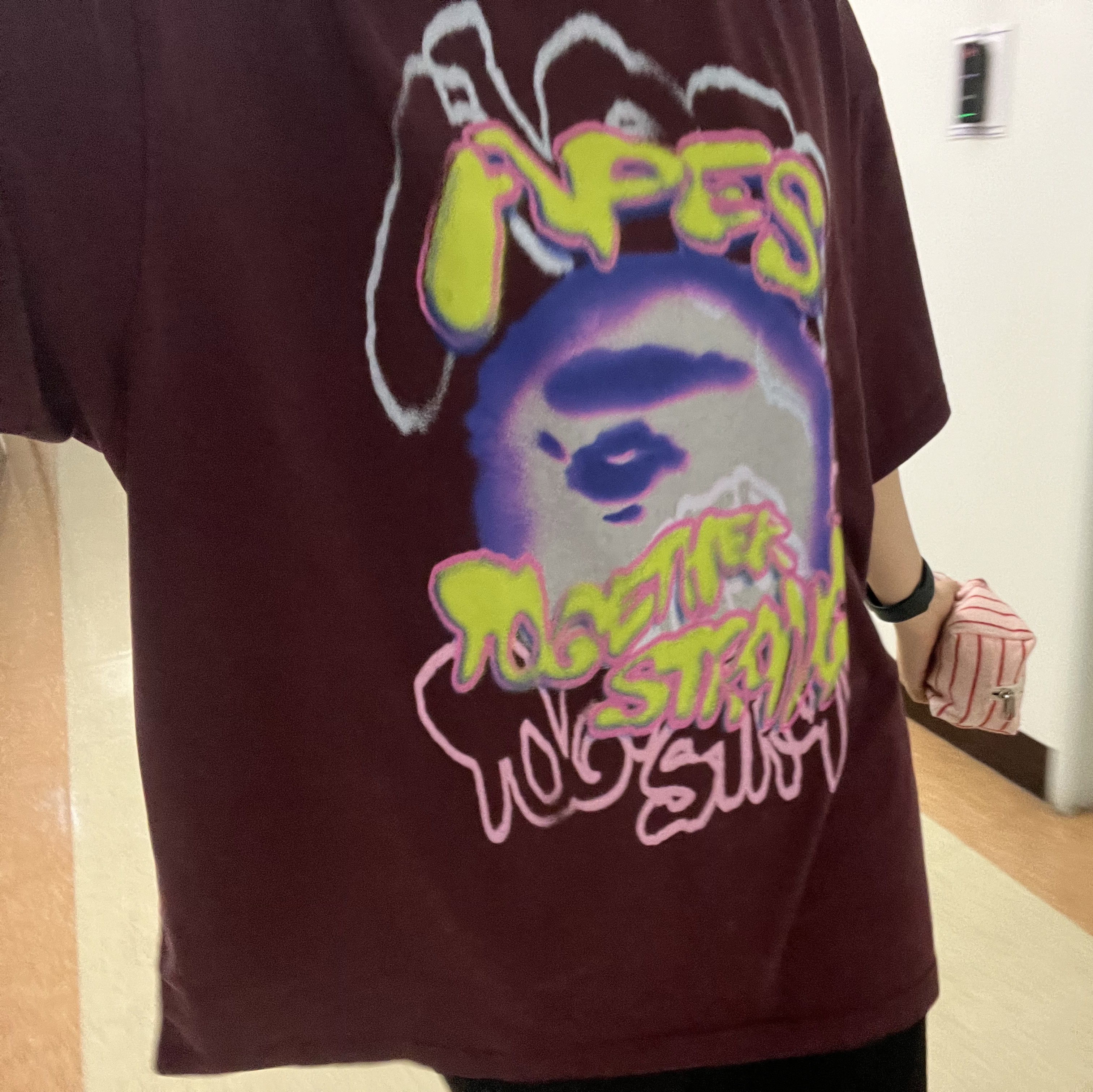 BAPE Heavy Washed Logo Relaxed Fit T-Shirt Burgundy 착용 스타일