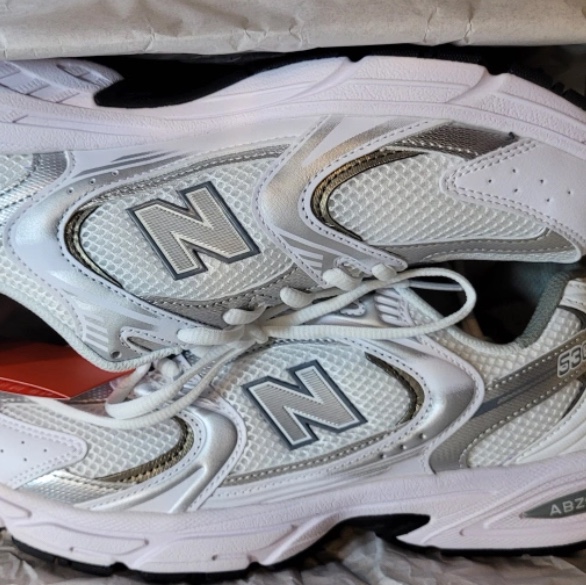 New Balance 530 White 착용 스타일