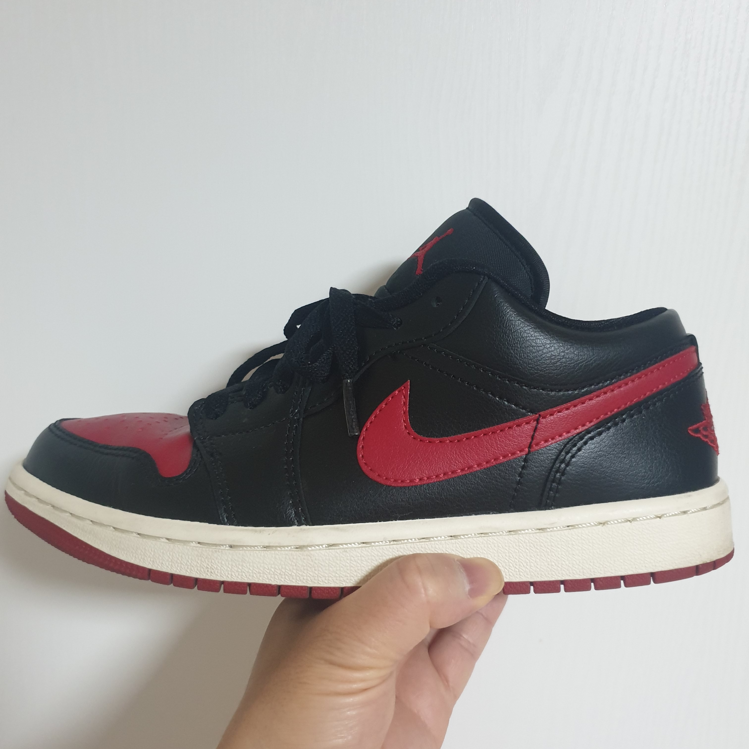 (W) Jordan 1 Low Black Gym Red 착용 스타일