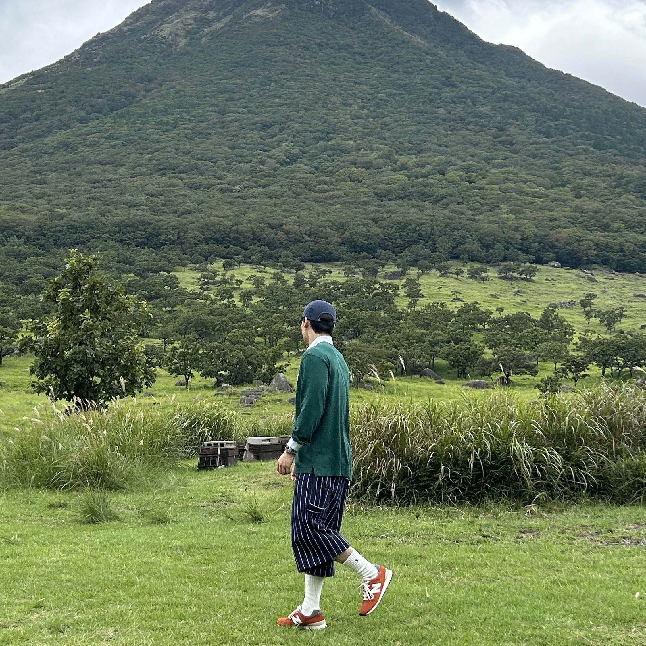 MJD X TRSC Stripe Side Snap Wide Carpenter Bermuda Pants Navy 착용 스타일 - 3