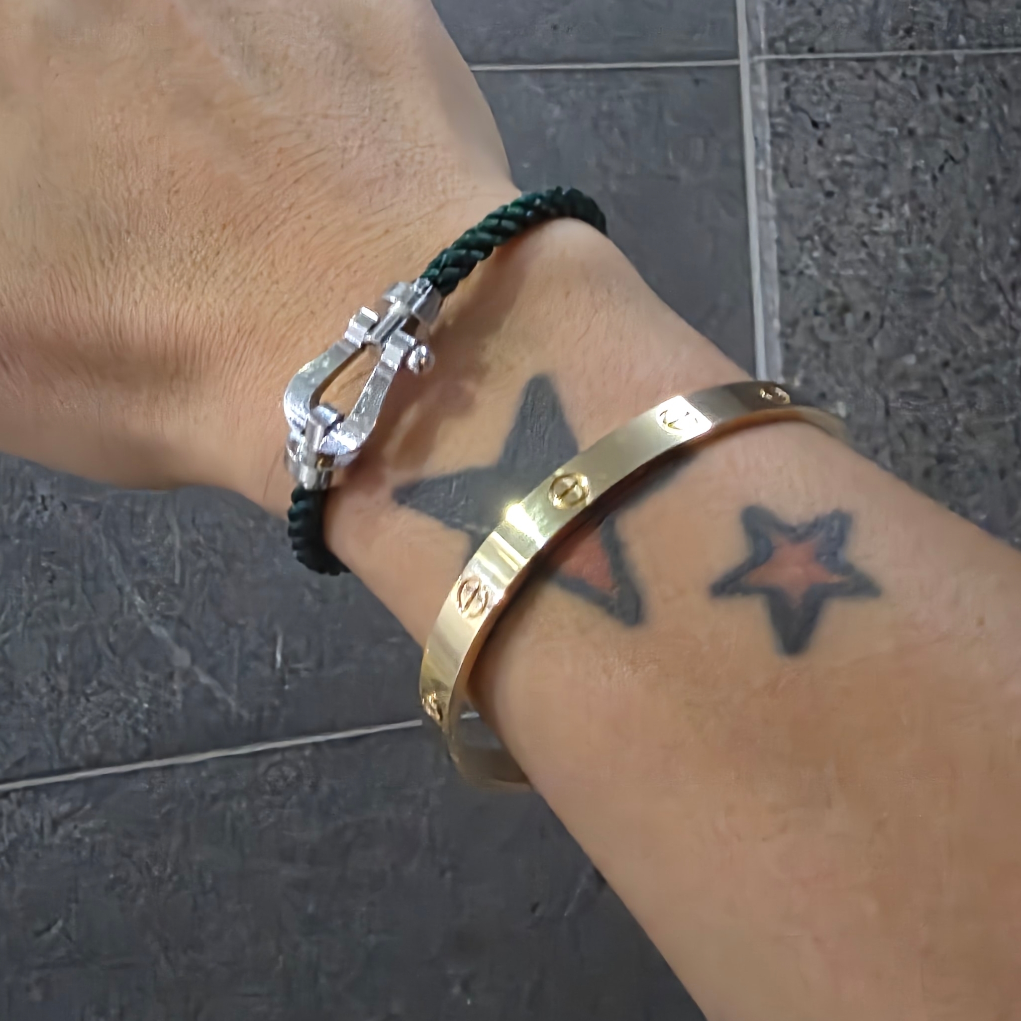 Cartier Love Bracelet Yellow Gold 착용 스타일 - 10