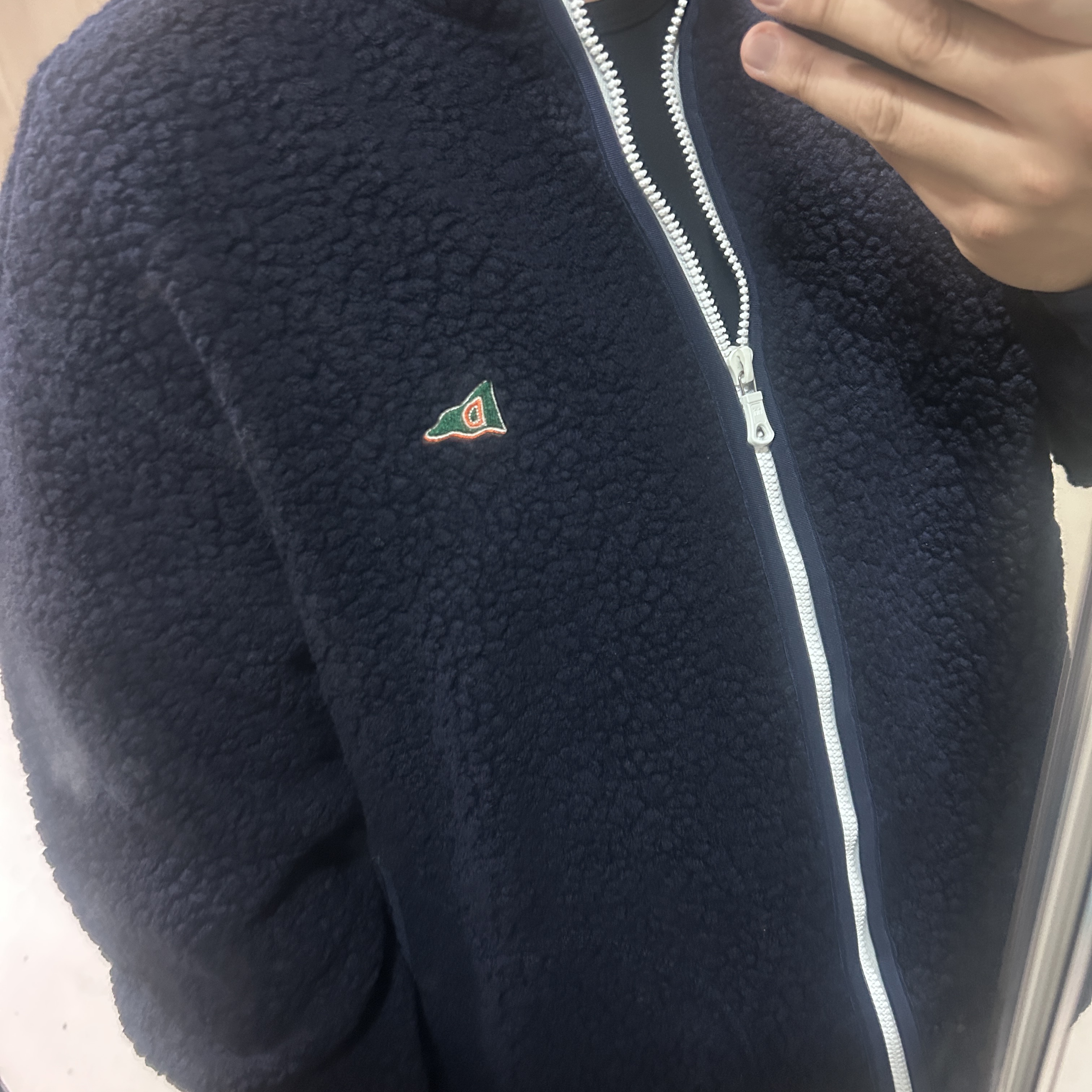 Drake's Boucle Wool Zip Fleece Jacket Navy 착용 스타일
