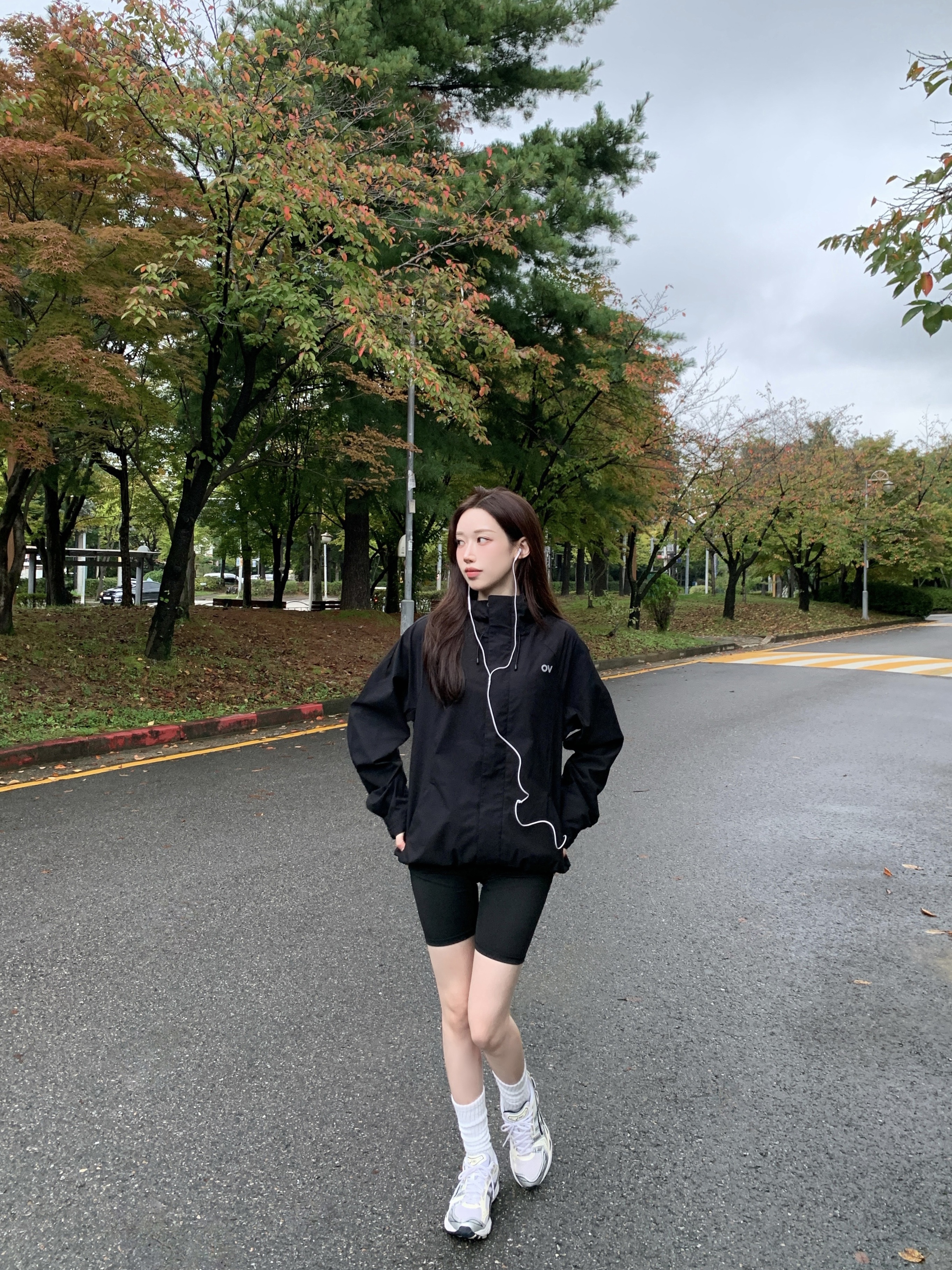 Outdoor Voices Technol-Ov™ 2-Layer Mountain Jacket Black 착용 스타일 - 2