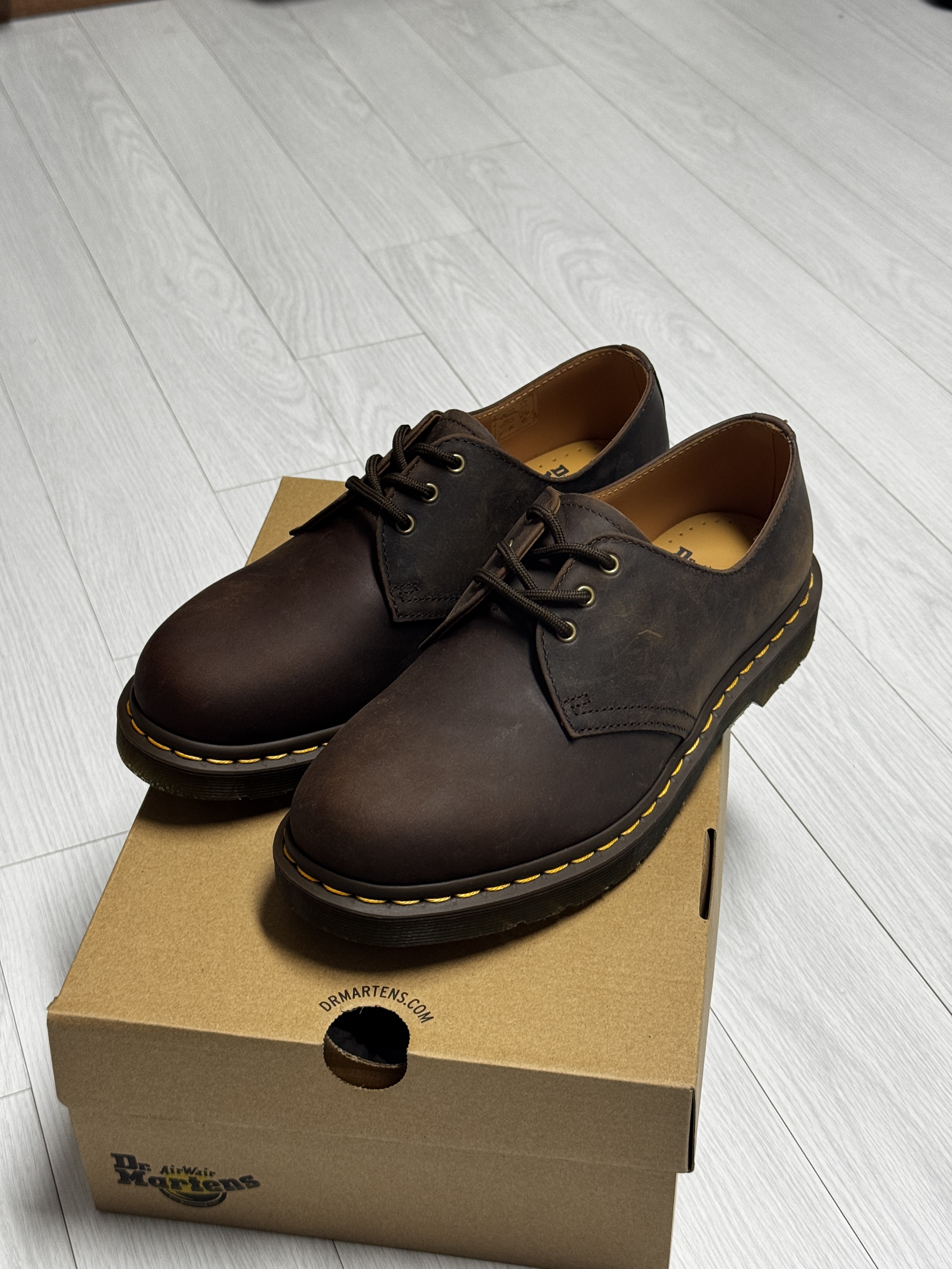 Dr. Martens 1461 Crazy Horse Dark Brown 착용 스타일 - 1