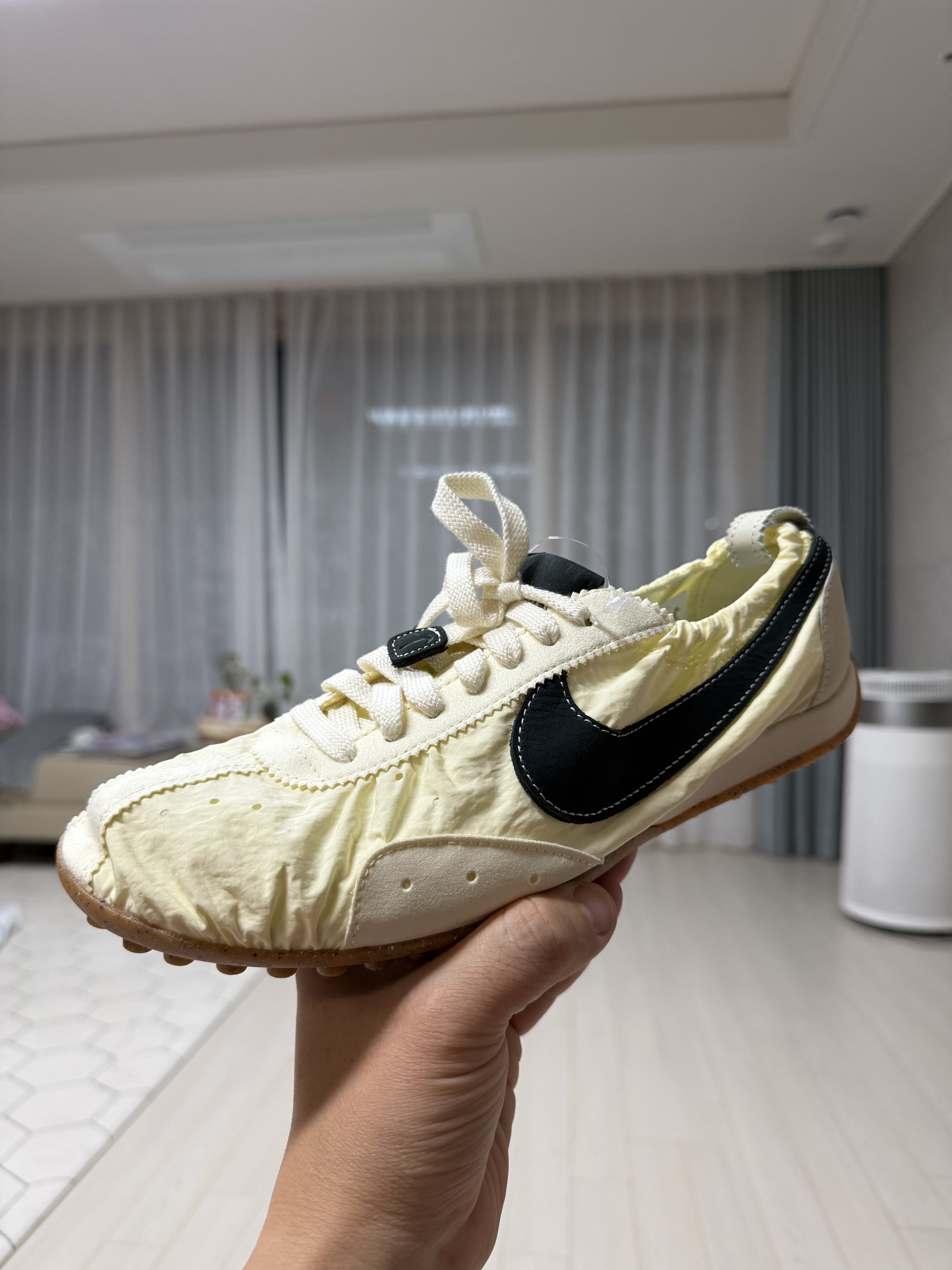 Nike x Jacquemus Moon Shoe SP Alabaster Off Noir 착용 스타일 - 1