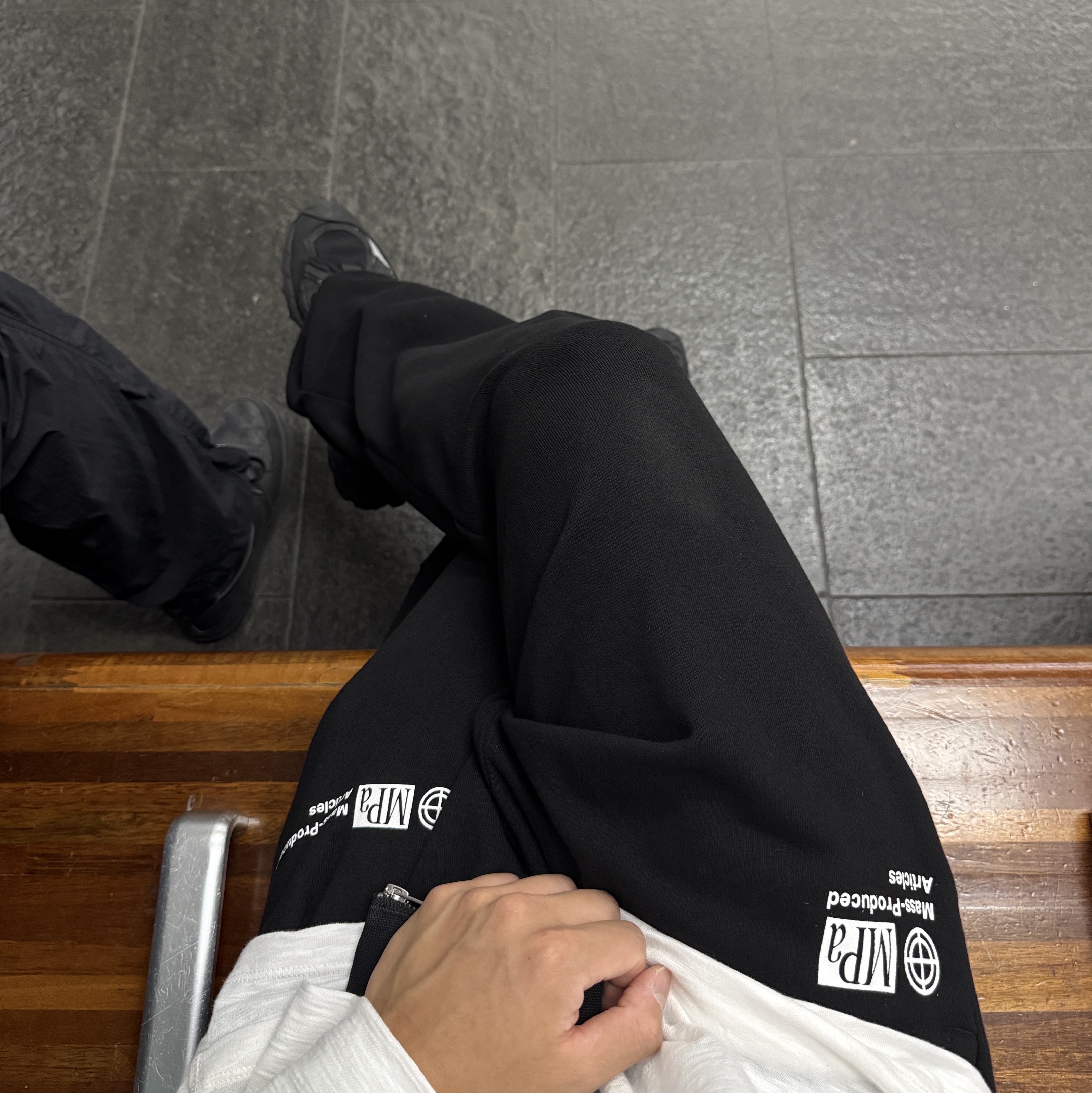 PLASTICPRODUCT Mpa Sweatpants Black 착용 스타일 - 3