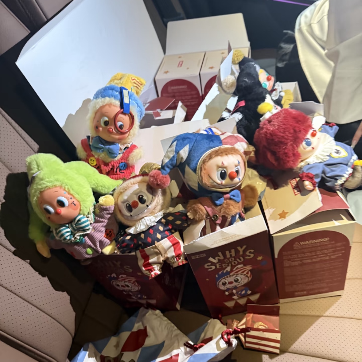 Pop Mart Why So Serious Series Vinyl Plush Pendant Moonlit Mask (Opened Case), Pop Mart Why So Serious Series Vinyl Plush Pendant Rainbow Jelly Bean (Opened Case) 착용 스타일