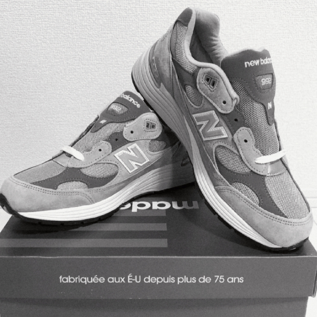 New Balance 992 Made in USA Core Grey Silver Metallic 착용 스타일