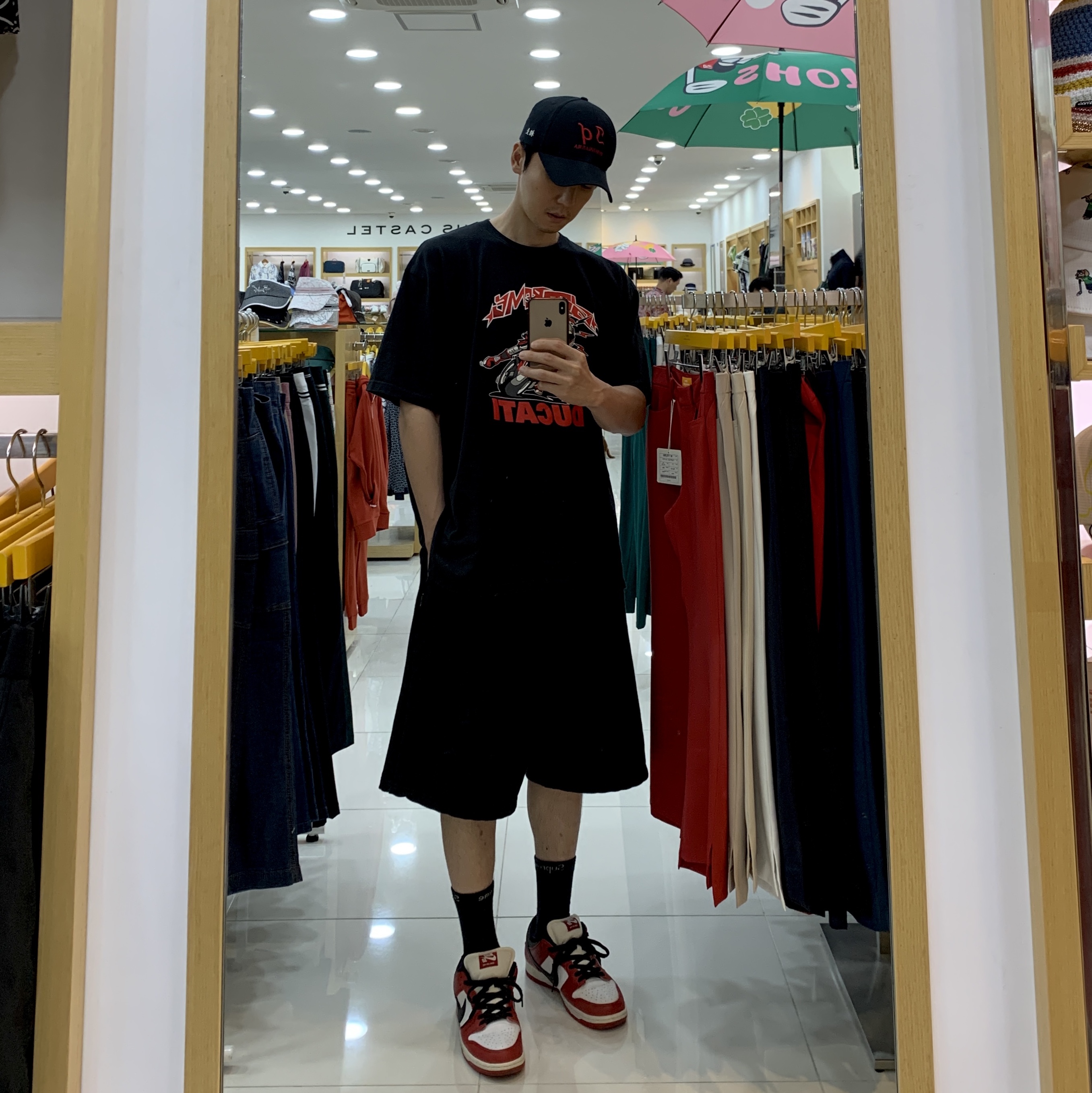 Supreme x Ducati Bike T-Shirt Black - 24SS, Nike SB Dunk Low Pro Chicago 착용 스타일