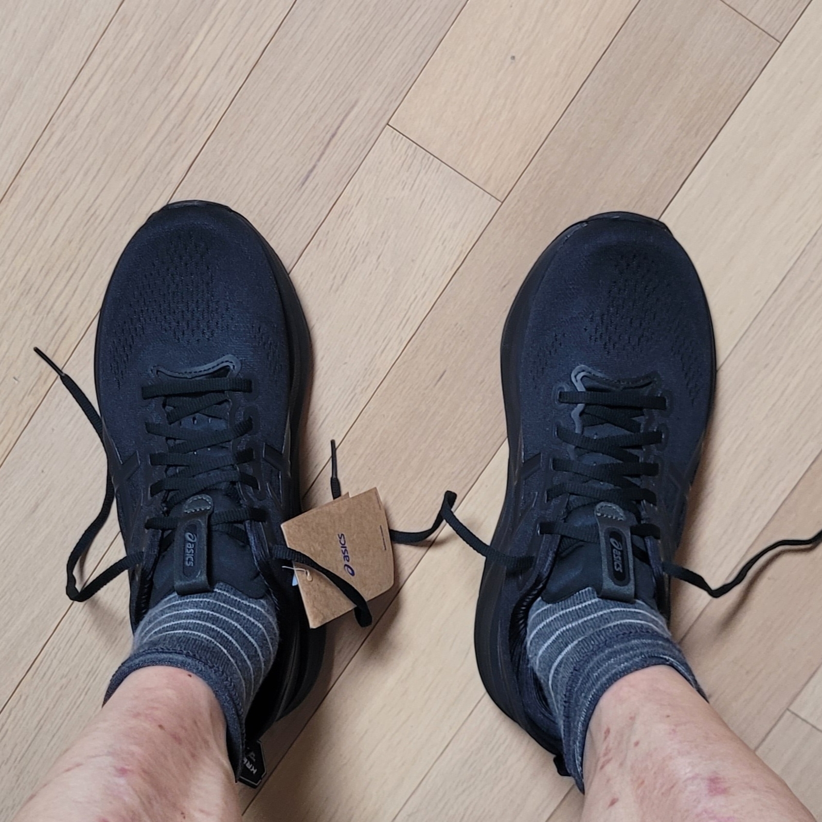 Asics Gel-Kayano 32 Black Graphite Grey - 2E Wide 착용 스타일