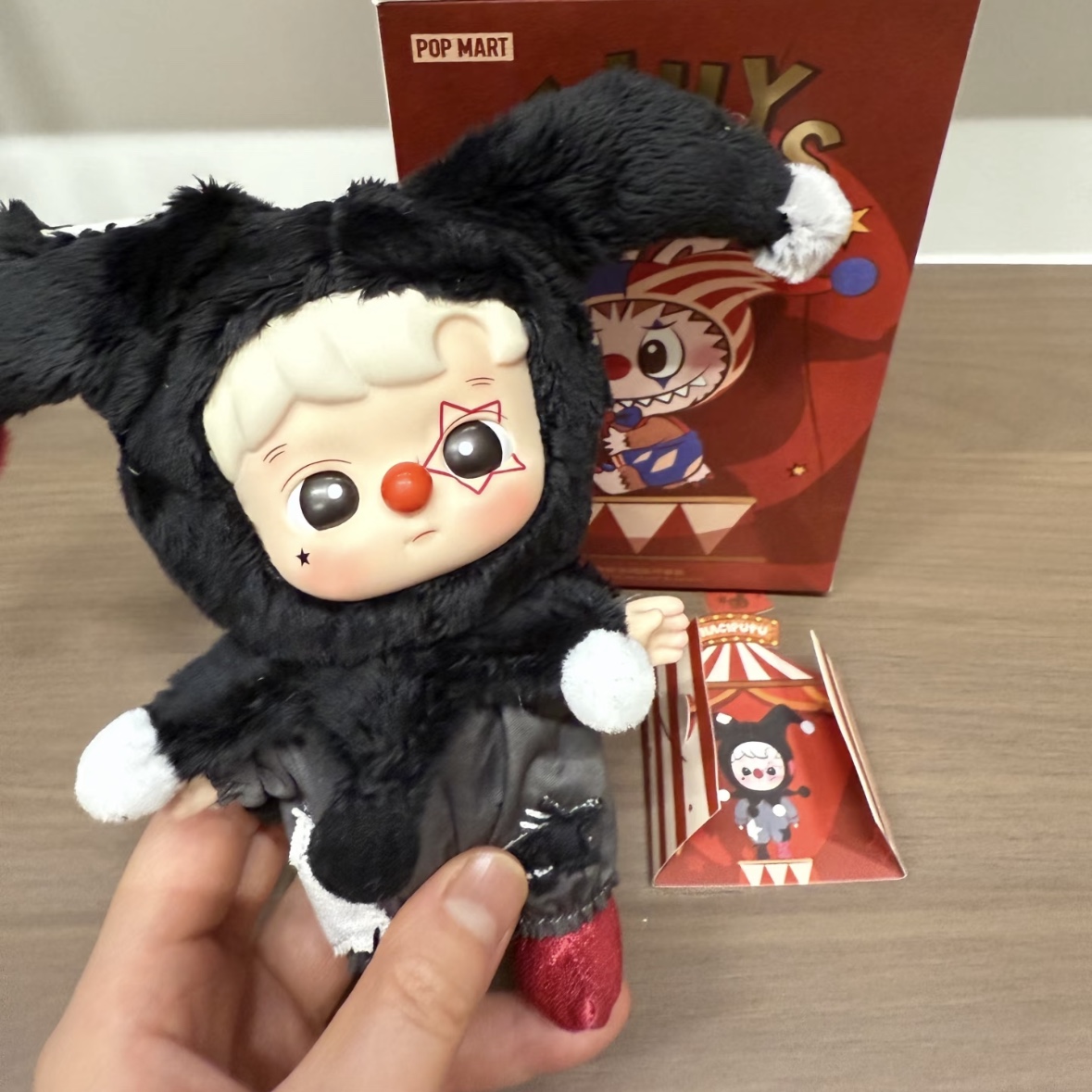 Pop Mart Why So Serious Series Vinyl Plush Pendant Shadow Joker (Opened Case) 착용 스타일