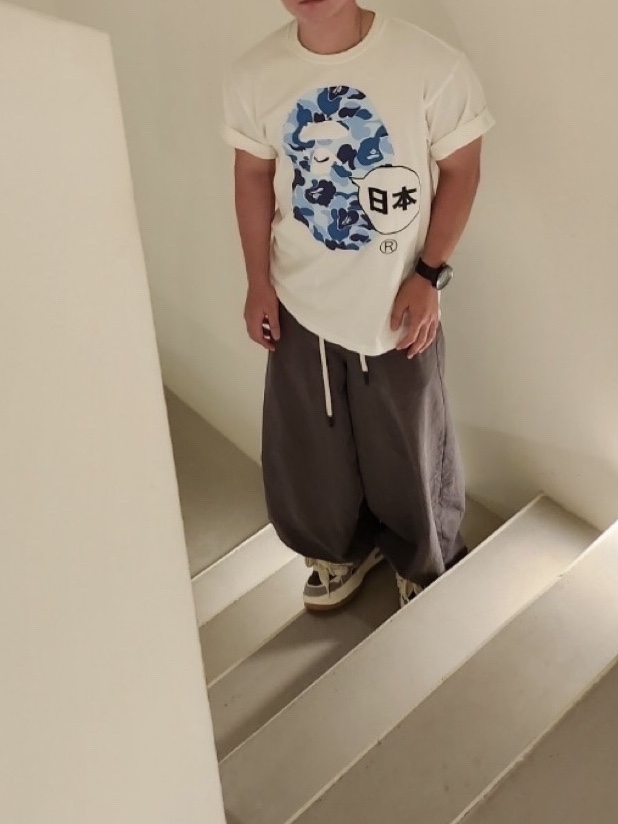 BAPE Japan Big Ape Head T-Shirt White, New Era 59Fifty MLB Authentic New York Yankees Game Navy 착용 스타일 - 1
