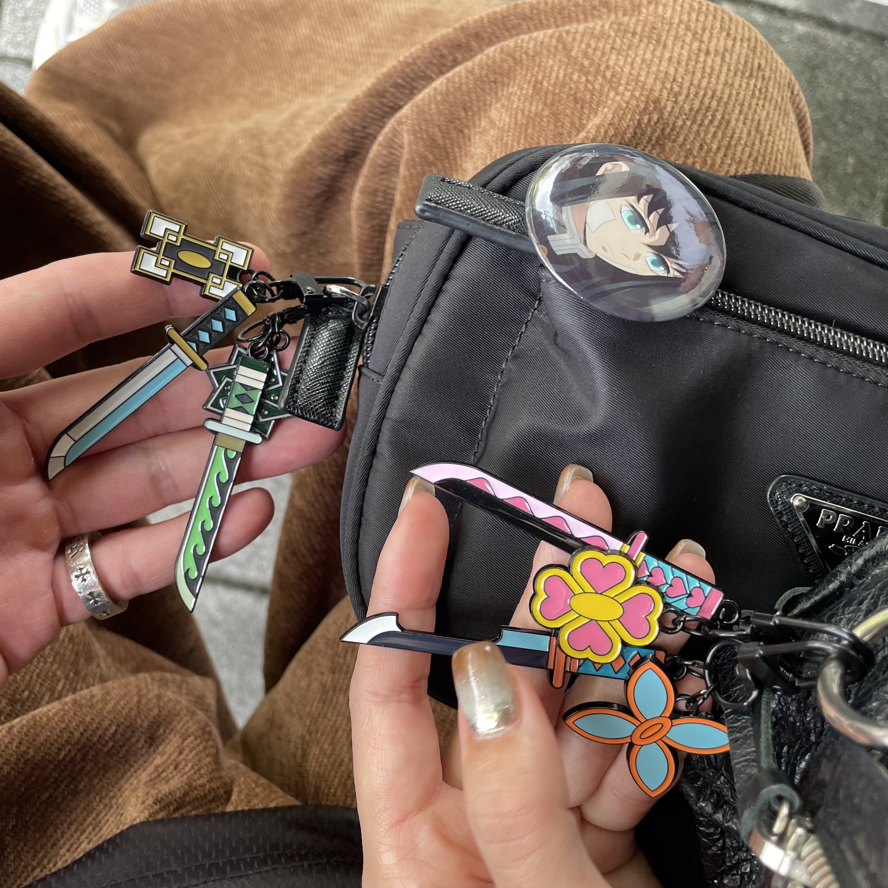 Demon Slayer Kimetsu No Yaiba Nichirin Sword Keyring Muichiro Tokito, Demon Slayer Kimetsu No Yaiba Nichirin Sword Keyring Sanemi Shinazugawa 착용 스타일