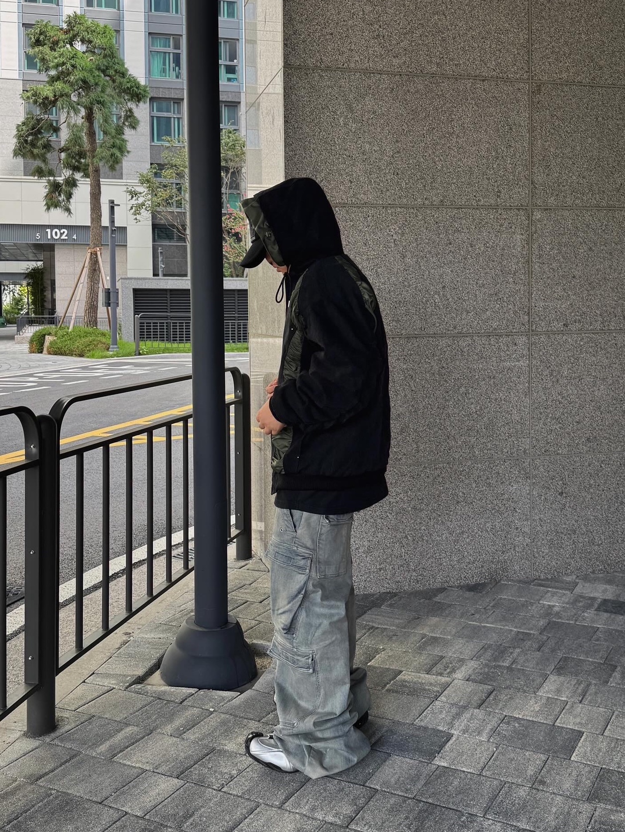 Rick Owens Drkshdw Porterville Double Cargo Jumbo Belas in Stretch Denim Sky 착용 스타일