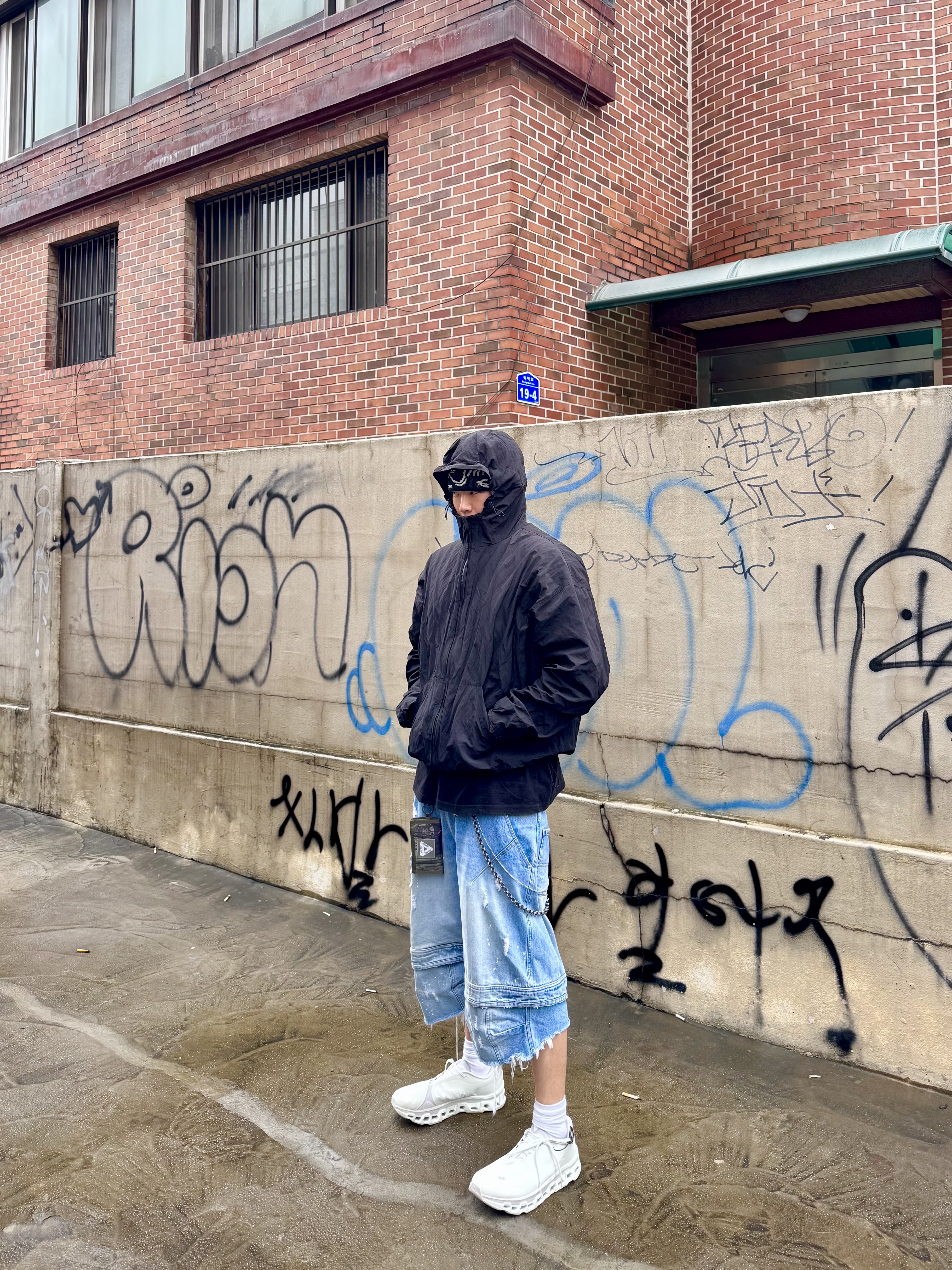 On Running x Post Archive Faction (Paf) Cloudmonster 2 Vapor Frost, Arc'teryx Bird Head Toque Orca 착용 스타일 - 4