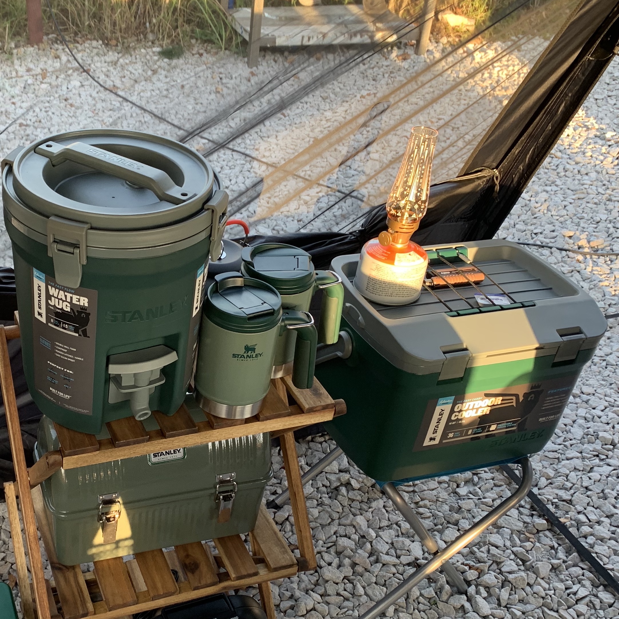 Stanley Adventure Cooler 15.1L Green, Stanley Adventure Water Jug 7.5L Green 착용 스타일