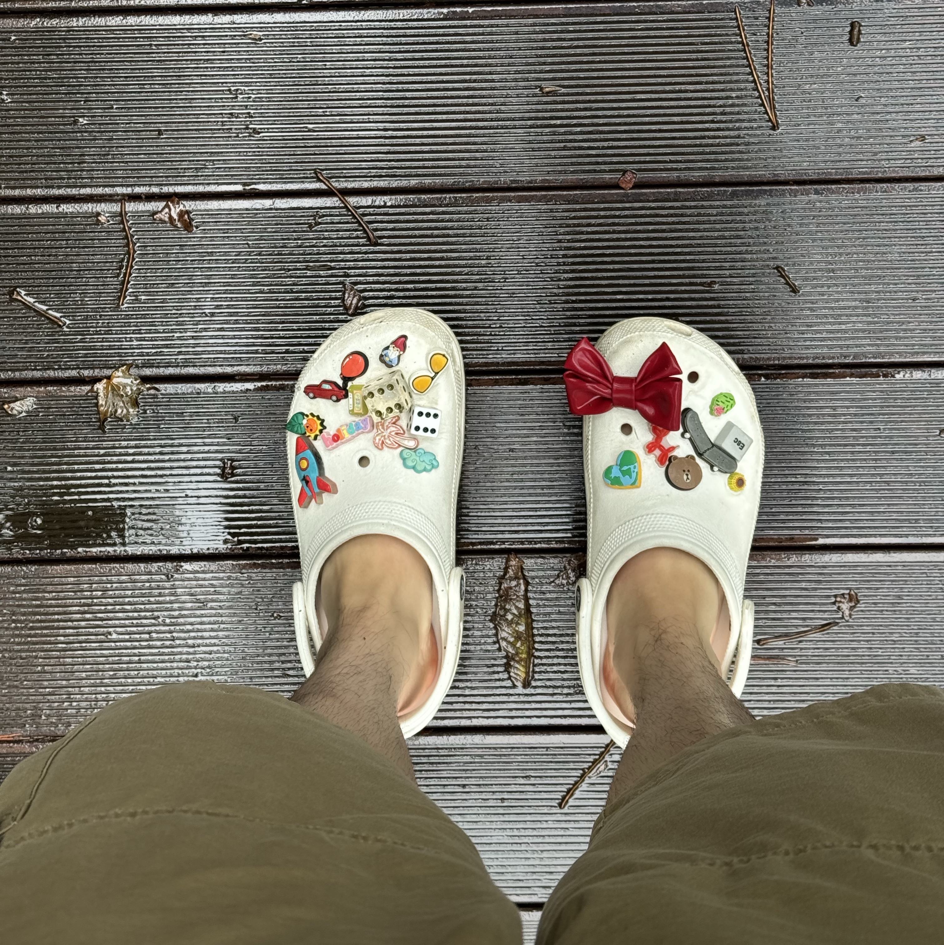 Crocs Classic Clog White 착용 스타일 - 1