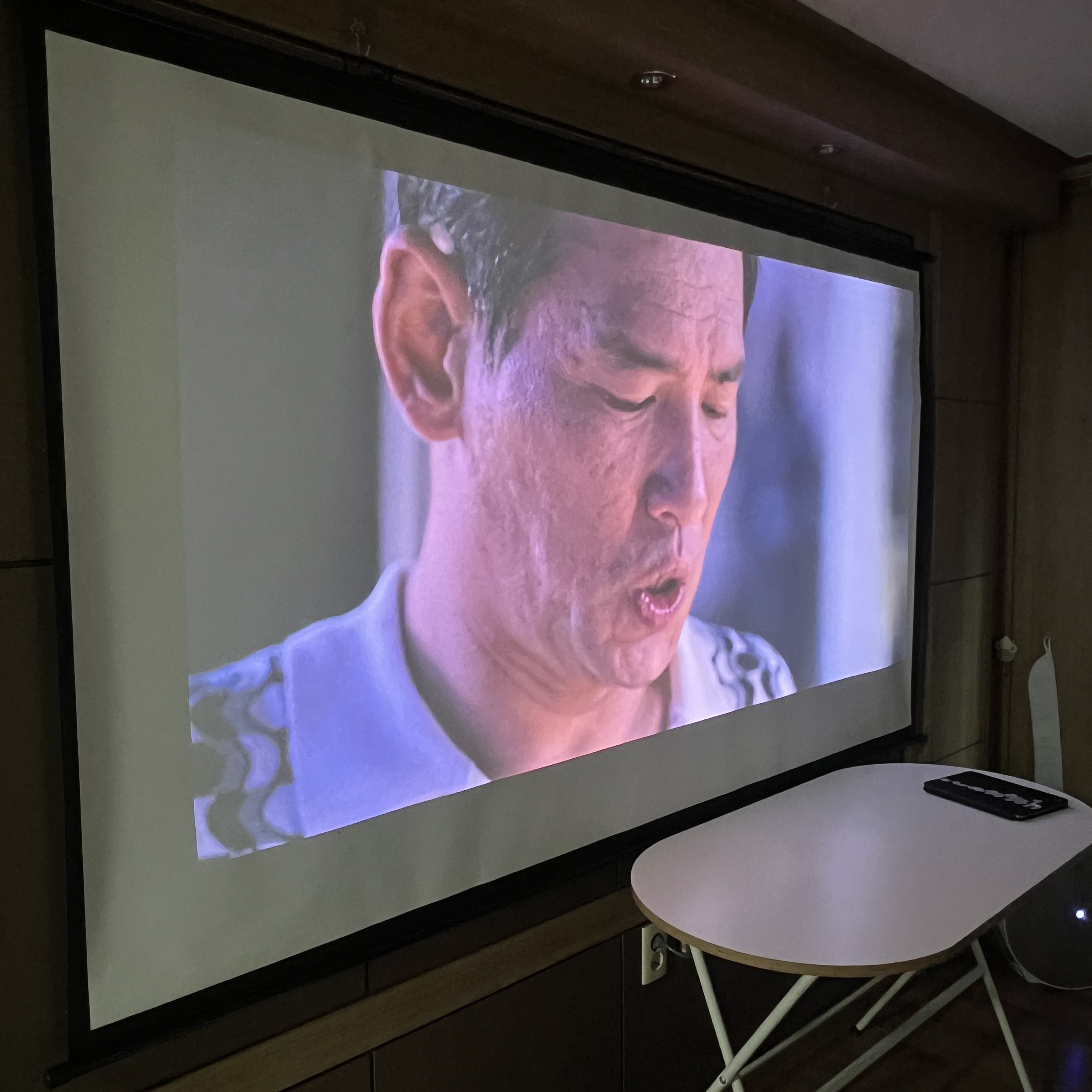 LG CineBeam Qube (Korean Ver.) 착용 스타일 - 2