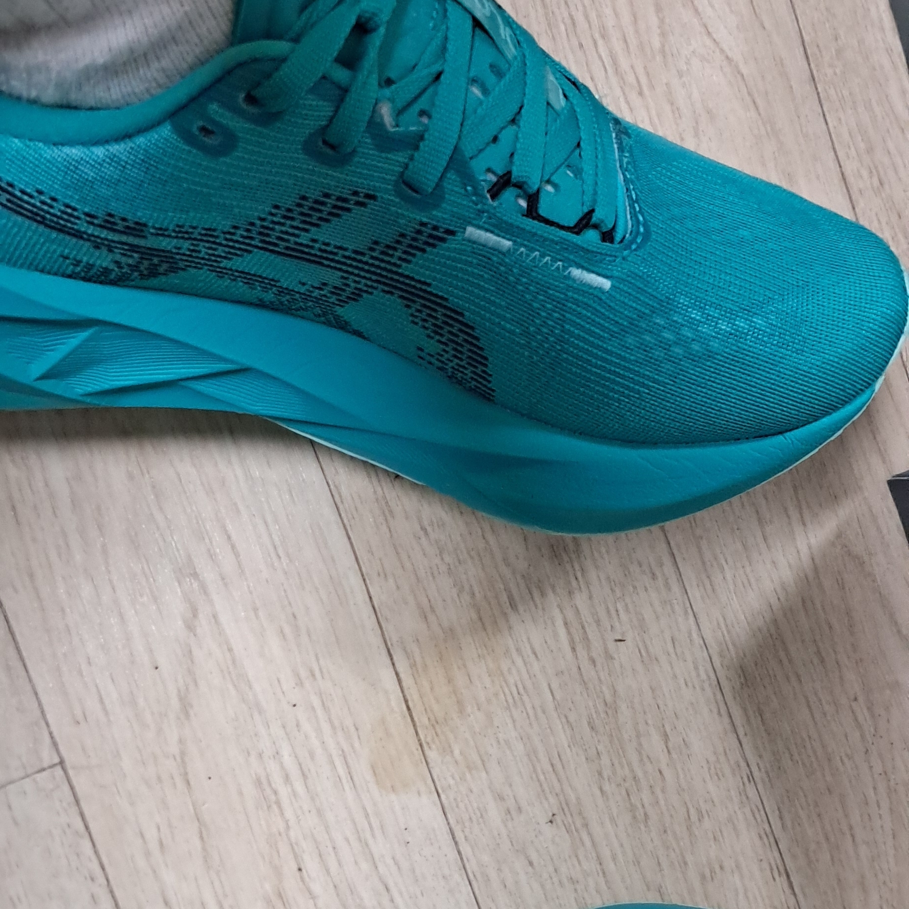 Asics Novablast 5 Wave Teal Black 착용 스타일