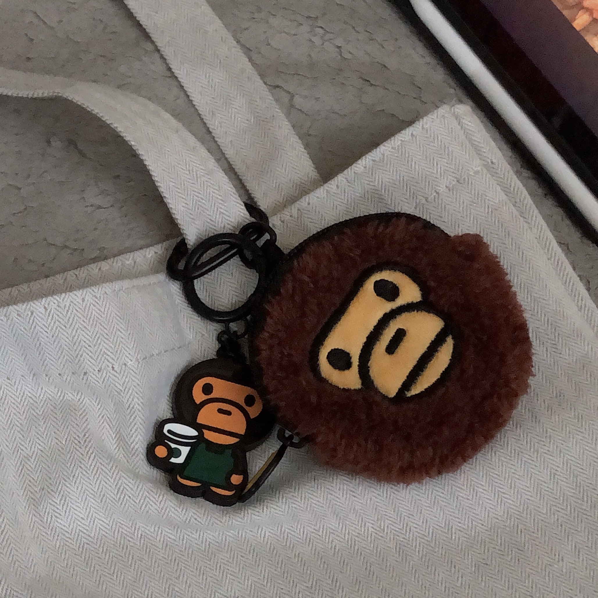 Starbucks x BAPE Baby Milo Keychain, Starbucks x BAPE Baby Milo Keychain 착용 스타일