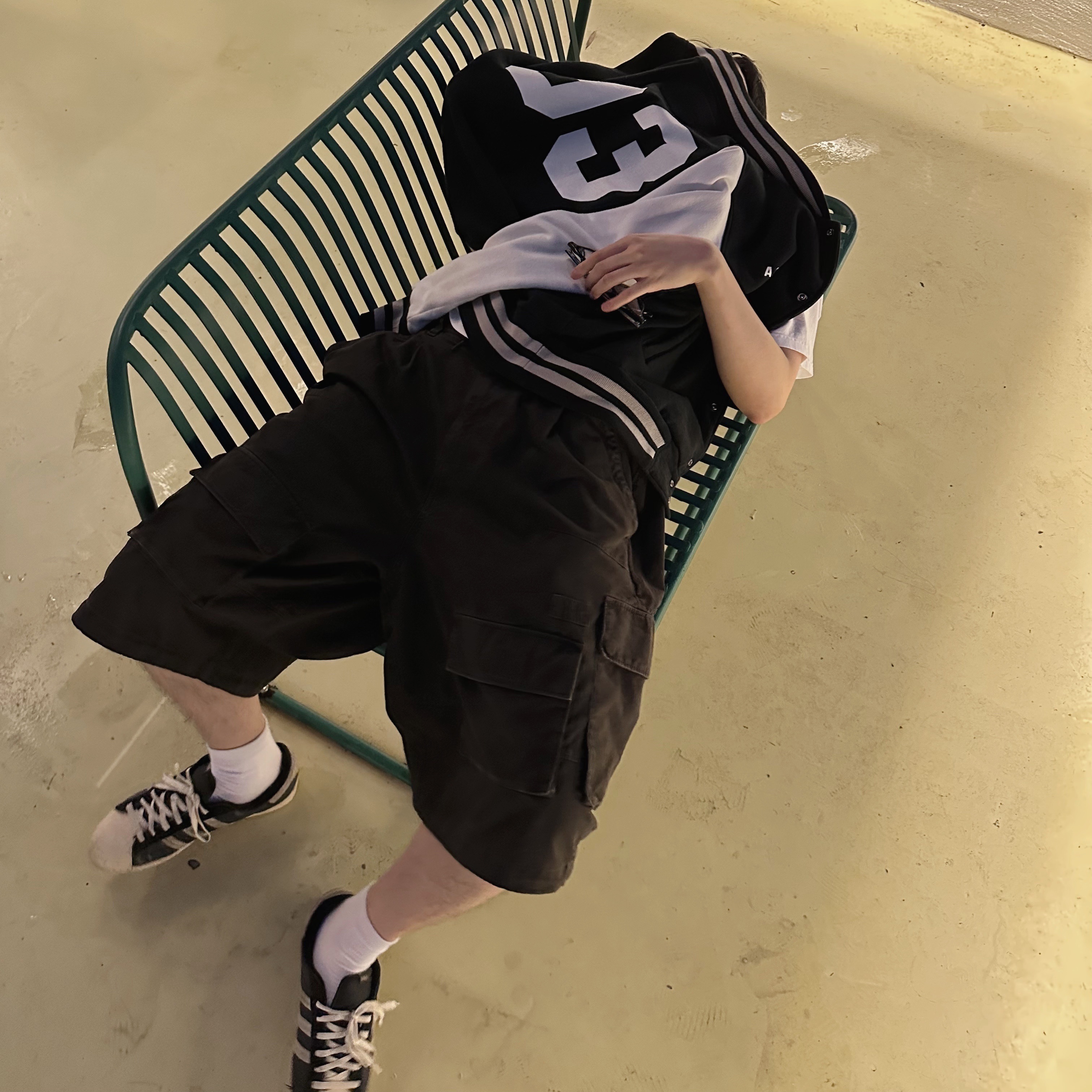 Adidas Superstar 82 Black White, Polyteru Bermuda Cargo Pants Black 착용 스타일