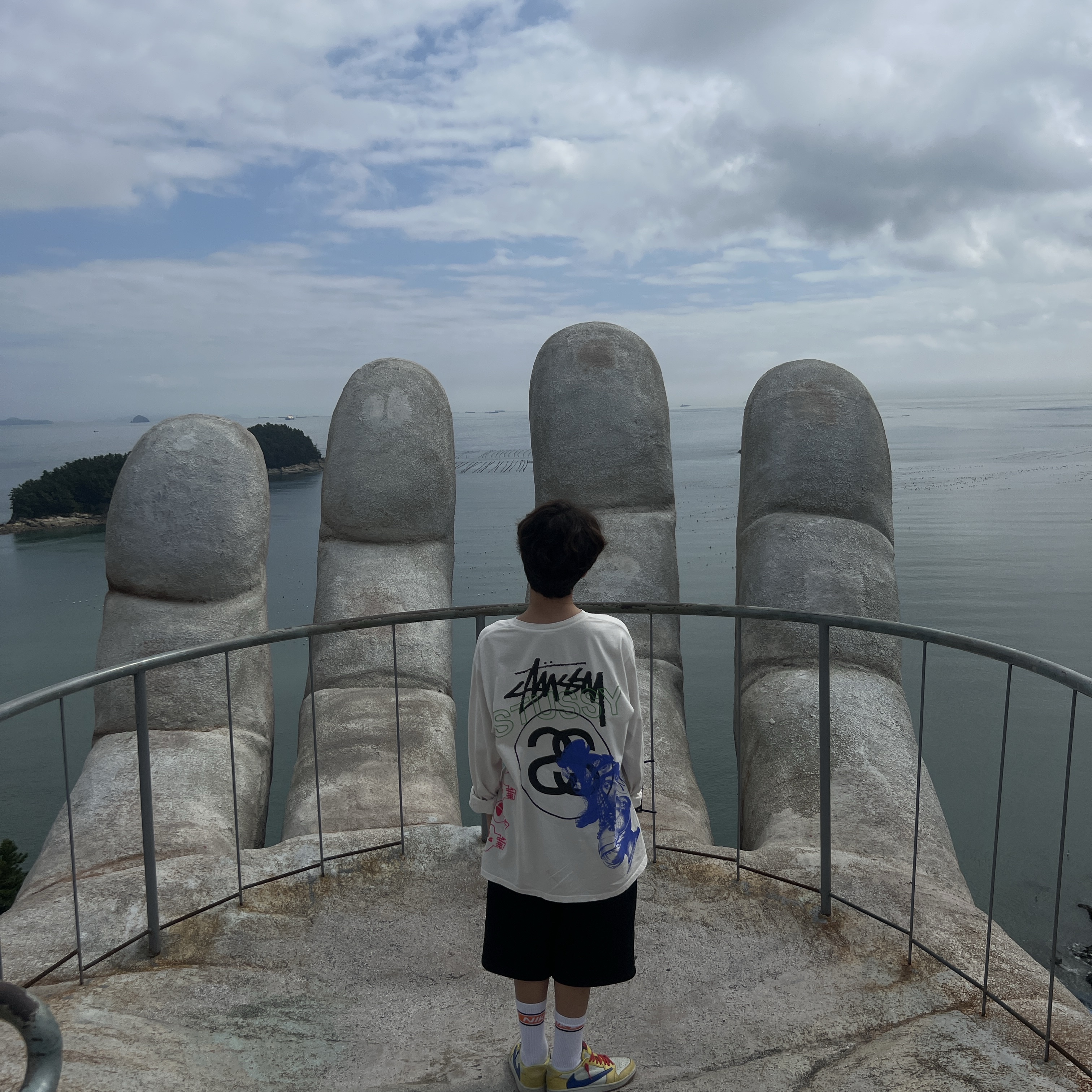 Stussy Test Strike Pigment Dyed LS T-Shirt Natural, (W) Jordan 1 x Travis Scott Retro Low OG SP Canary 착용 스타일