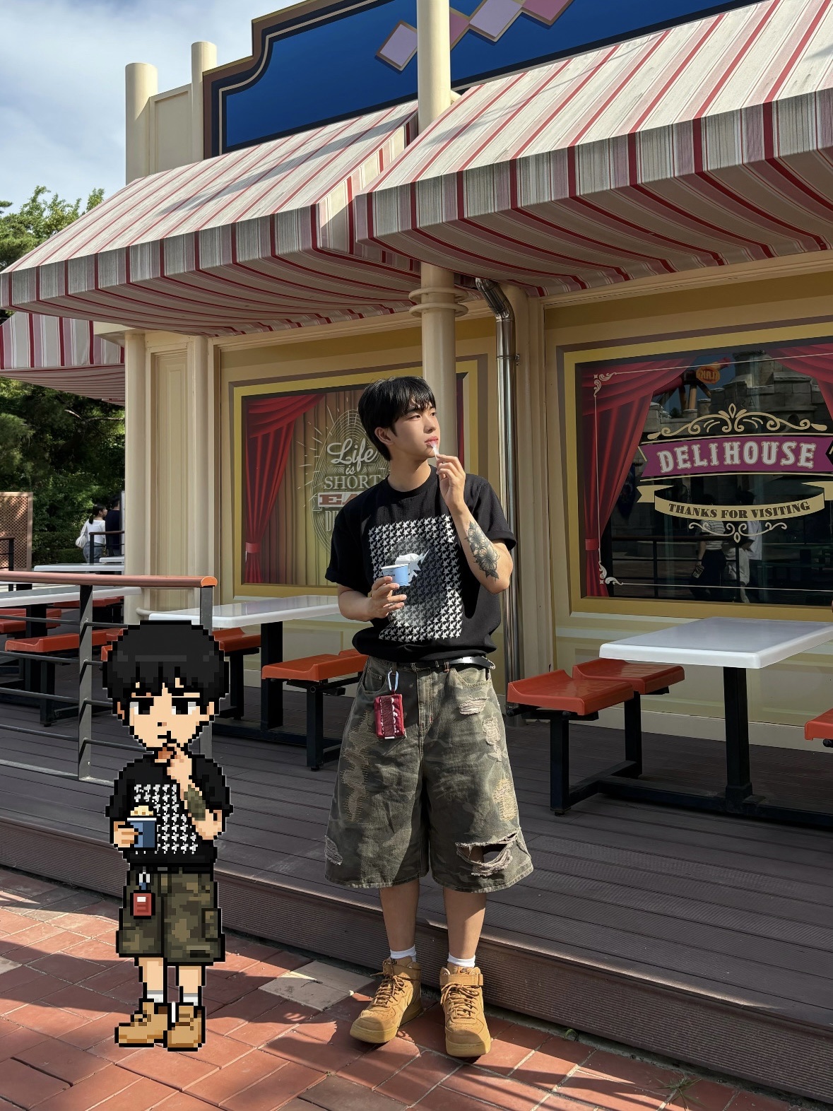 BAPE Sta Houndstooth Ape Head T-Shirt Black, [KREAM 단독] Safarispot Basic Safari Keyring Card Wallet Burgundy 착용 스타일 - 2