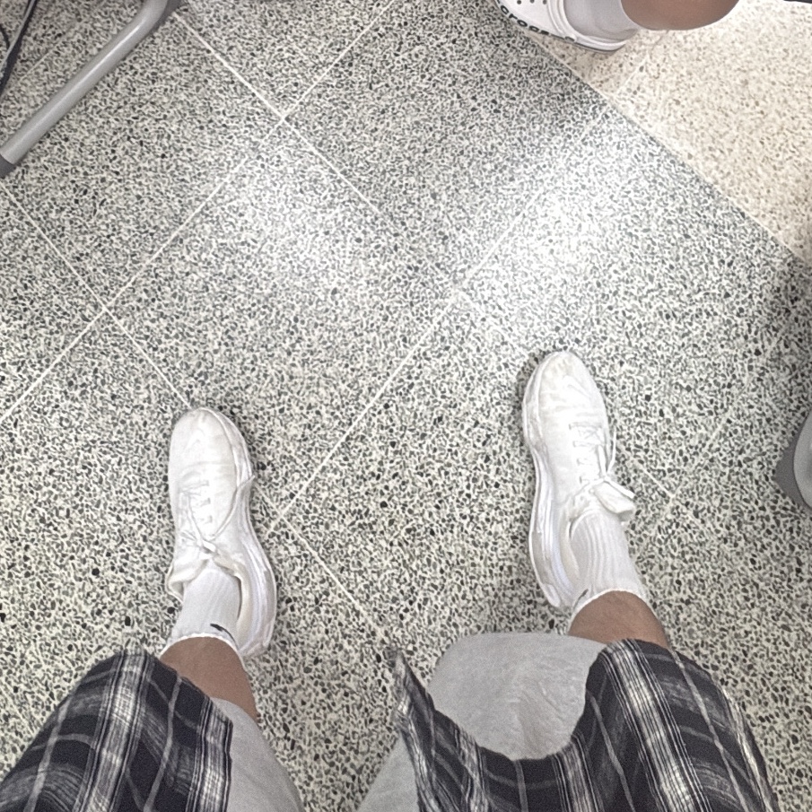 Nike ZoomX Invincible Run Flyknit 3 White Photon Dust 착용 스타일