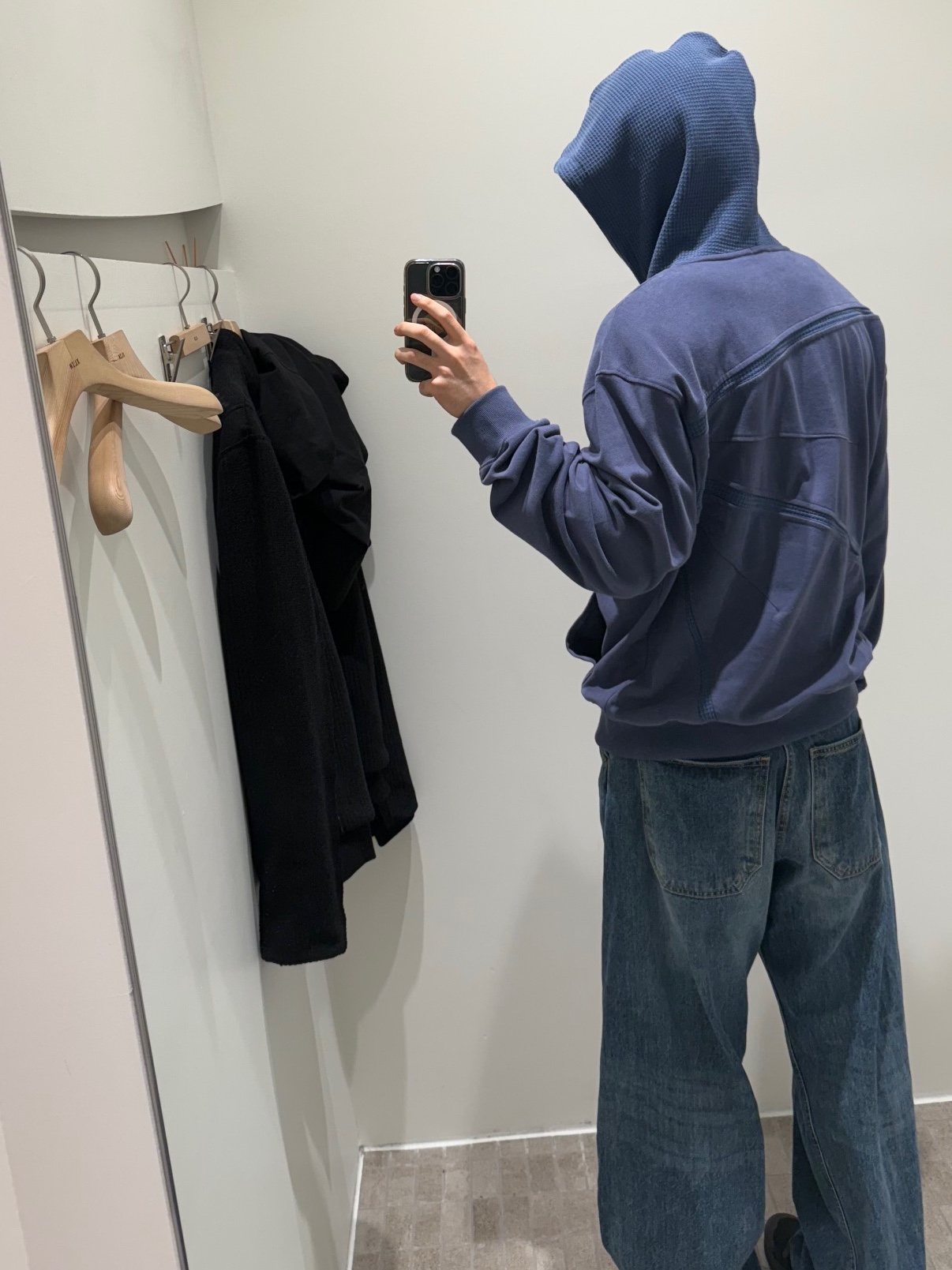 Hatchingroom Wide Curve Jeans Washed Blue, Salomon XT-Wings 2 ADV Black 착용 스타일