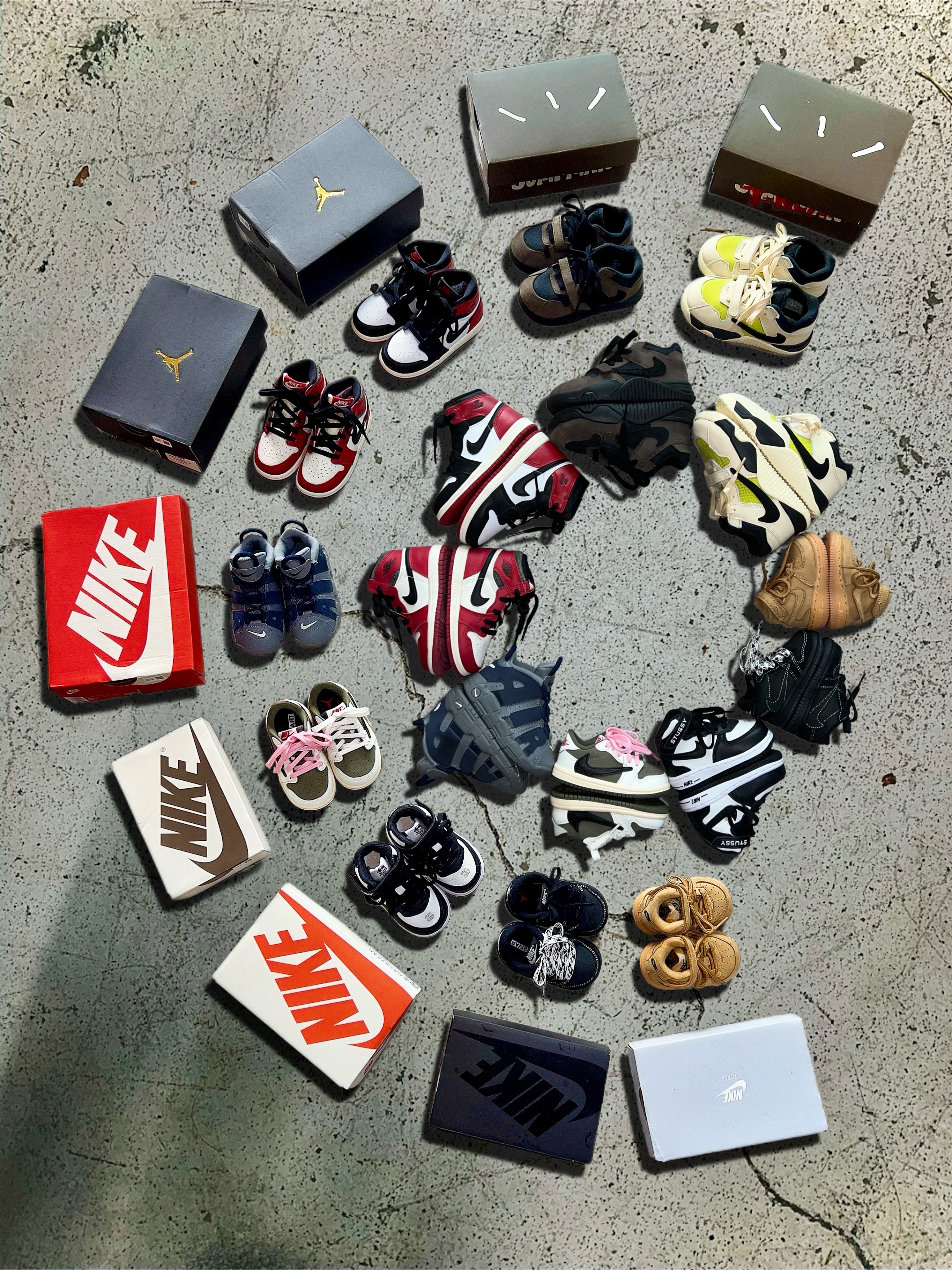 (TD) Nike Force 1 Mid LV8 Flax, (TD) Jordan 1 x Travis Scott Retro Low OG SP Black Phantom 착용 스타일 - 1