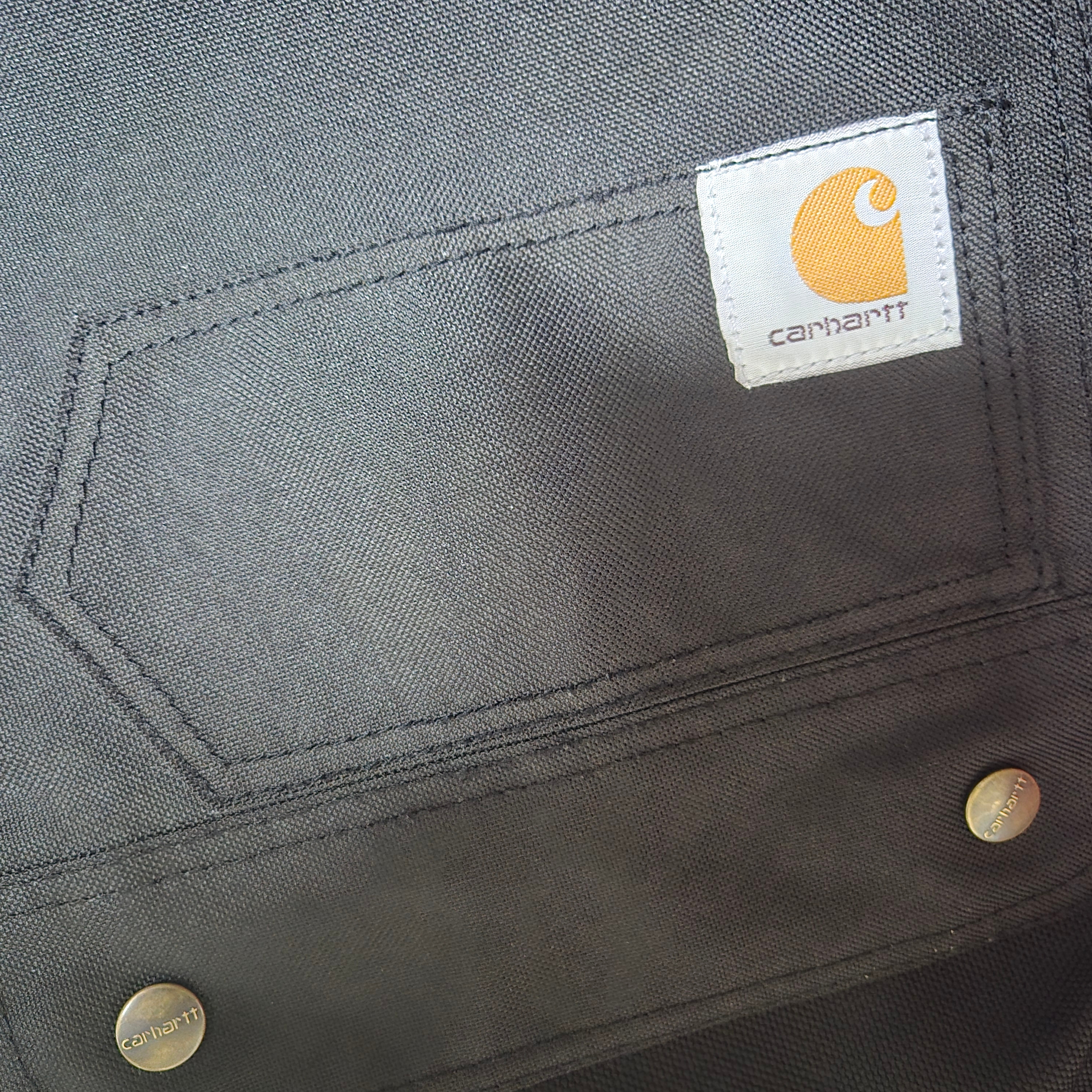 Carhartt Crossbody Snap Bag Black 착용 스타일