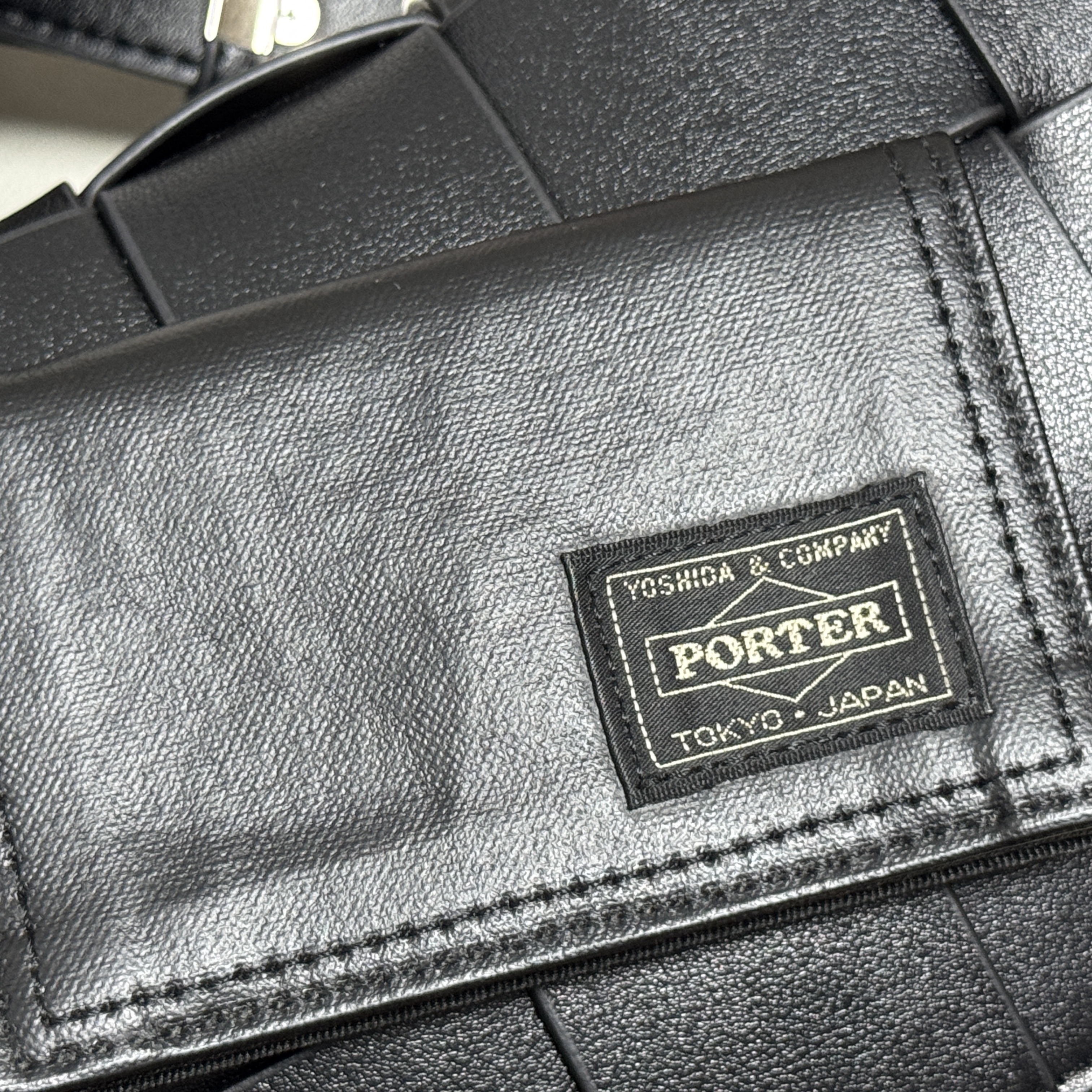 Porter Free Style Card Case Black 착용 스타일