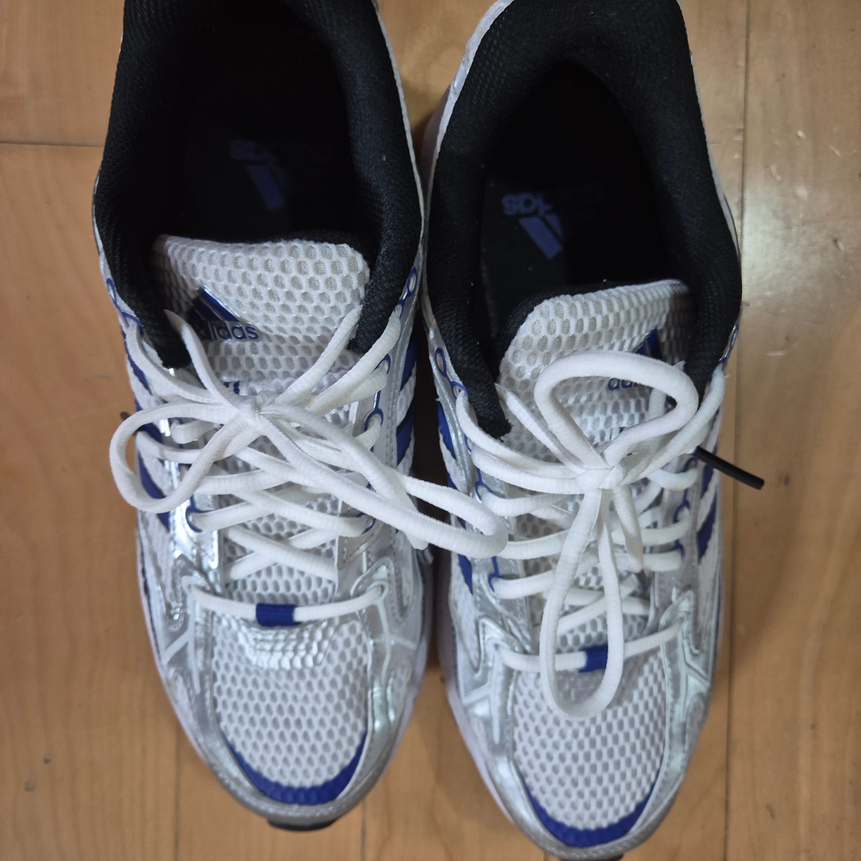 Adidas Spiritain 2.0 Semi Lucid Blue Core Black 착용 스타일