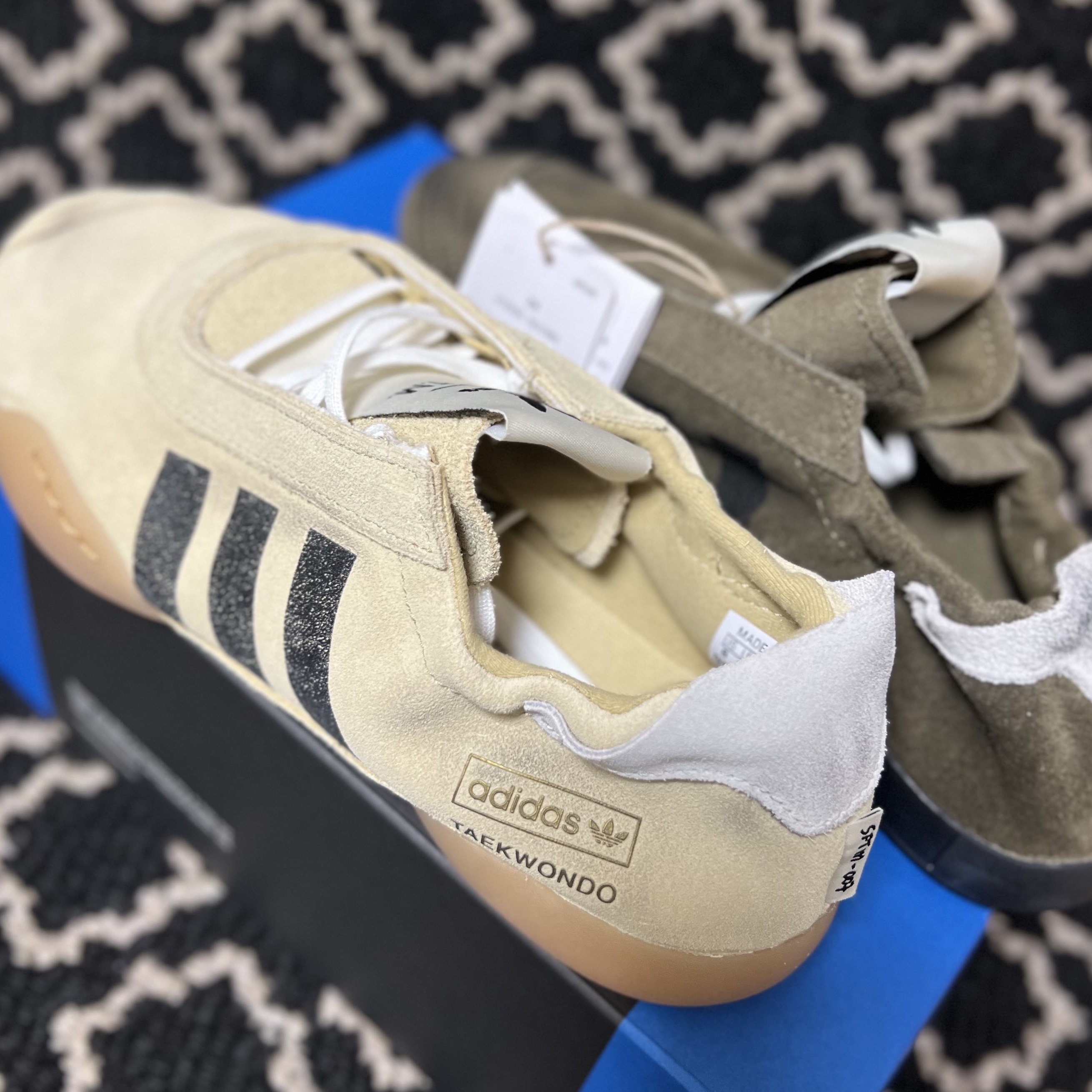 (W) Adidas x Song for the Mute Taekwondo Mei Cream White Core Black, (W) Adidas x Song for the Mute Taekwondo Mei Olive Core Black 착용 스타일 - 2