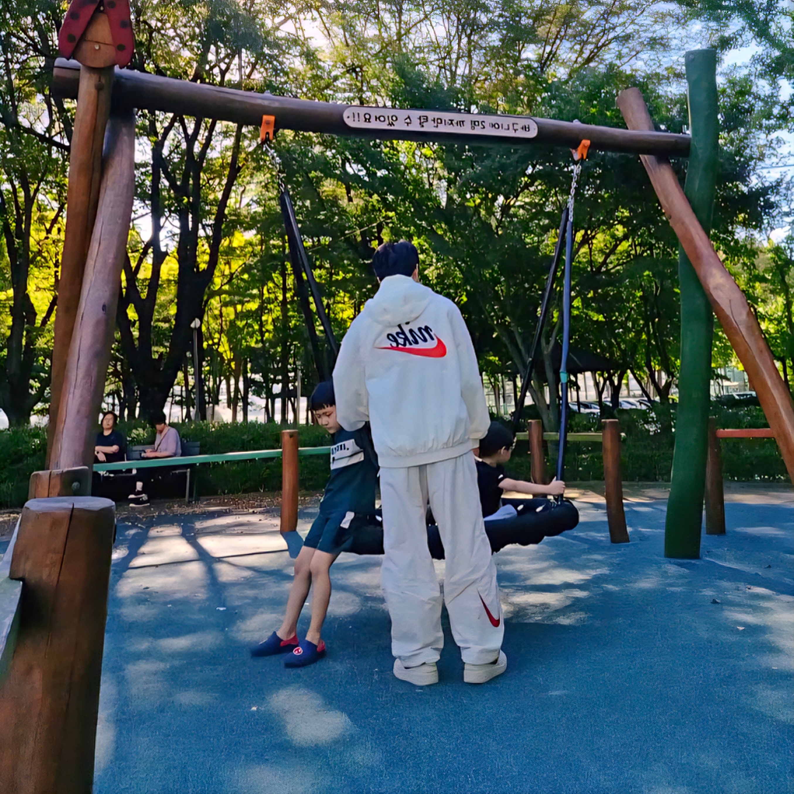 Supreme x Nike Ripstop Track Pants White - 24SS, Nike x Ambush Air Force 1 Low SP Phantom 착용 스타일