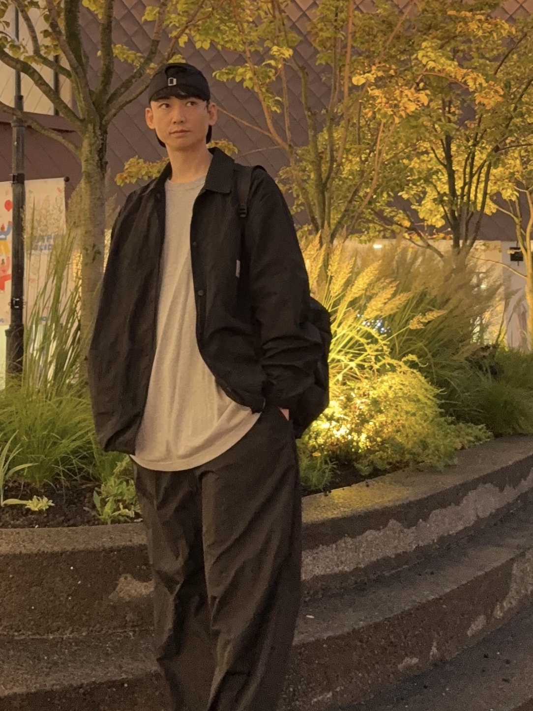 Dr. Martens 1461 Smooth Leather Oxford Shoes Cherry Red, Carhartt Loose Fit Heavyweight Regular Short Sleeve Pocket T-Shirt Heather Grey 착용 스타일 - 4