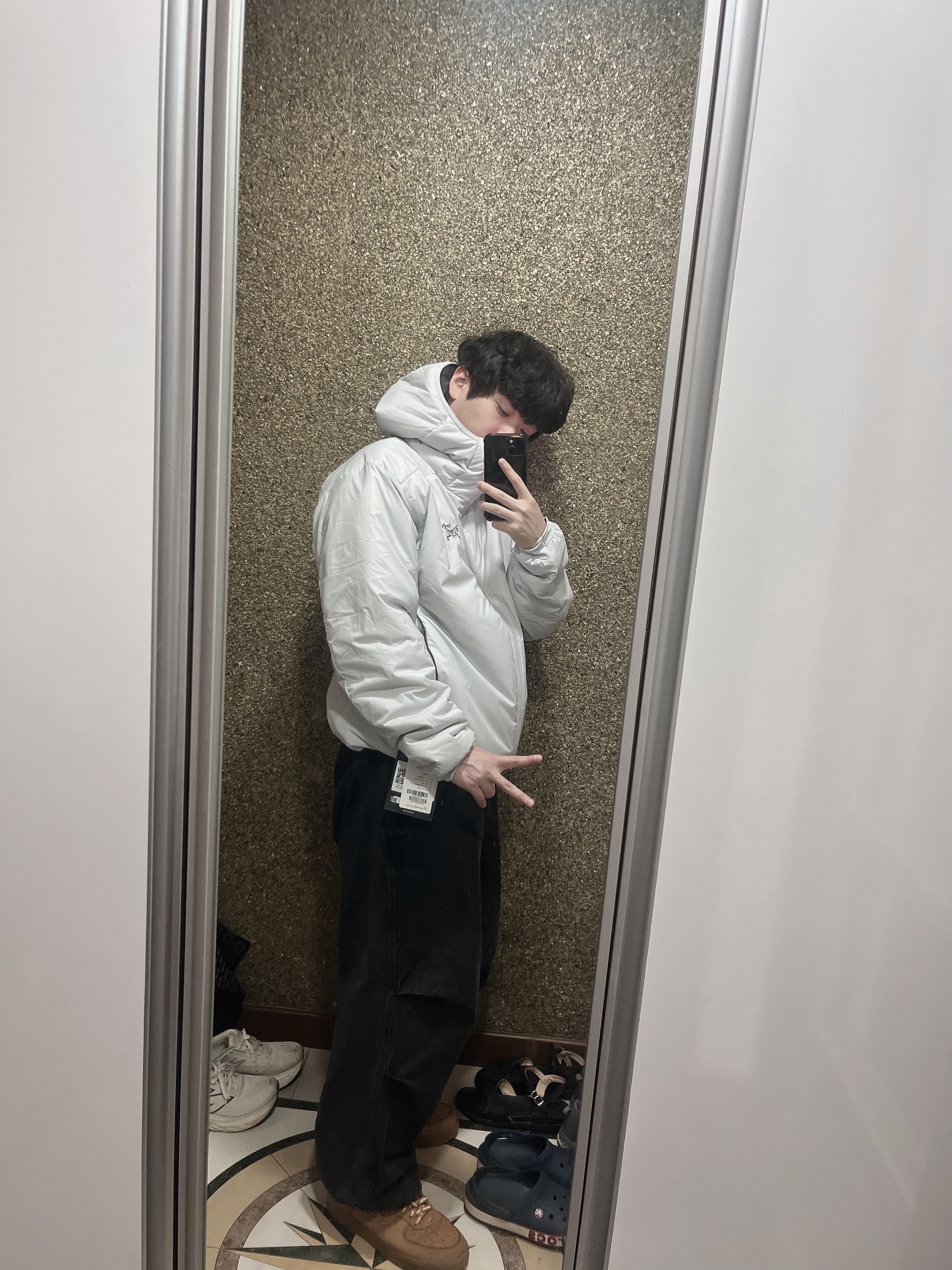 Arc'teryx Atom SV Hoody Solitude, Hatchingroom Snow Jeans Dusty Black 착용 스타일